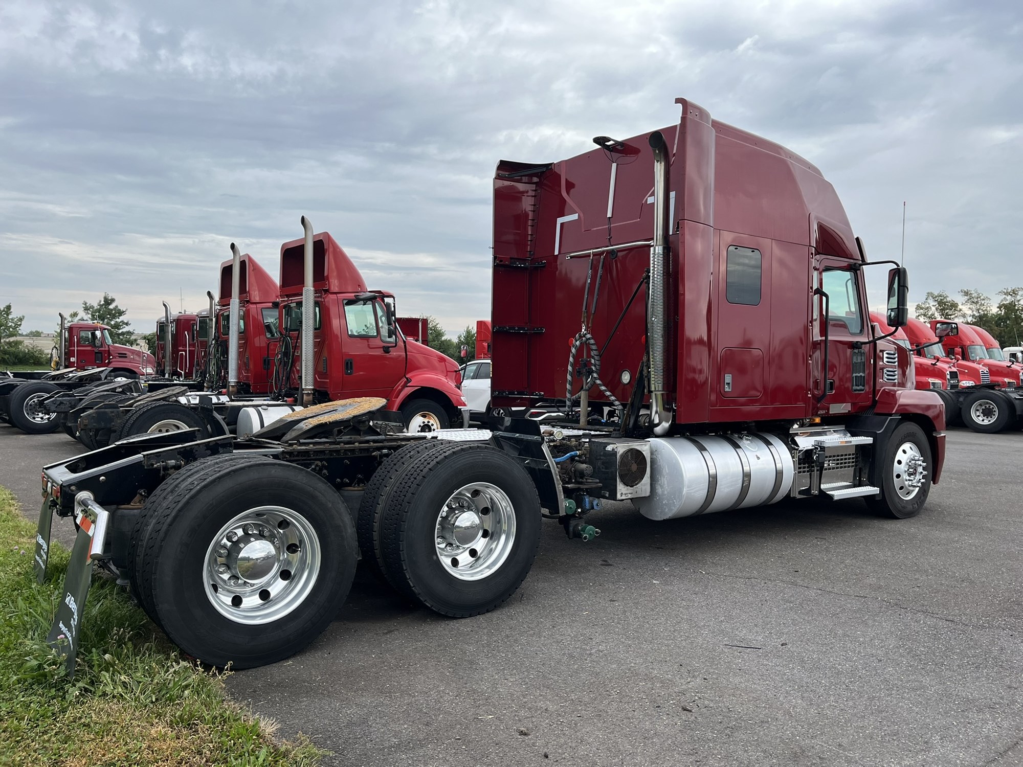 2020 MACK AN64T - image 4 of 6