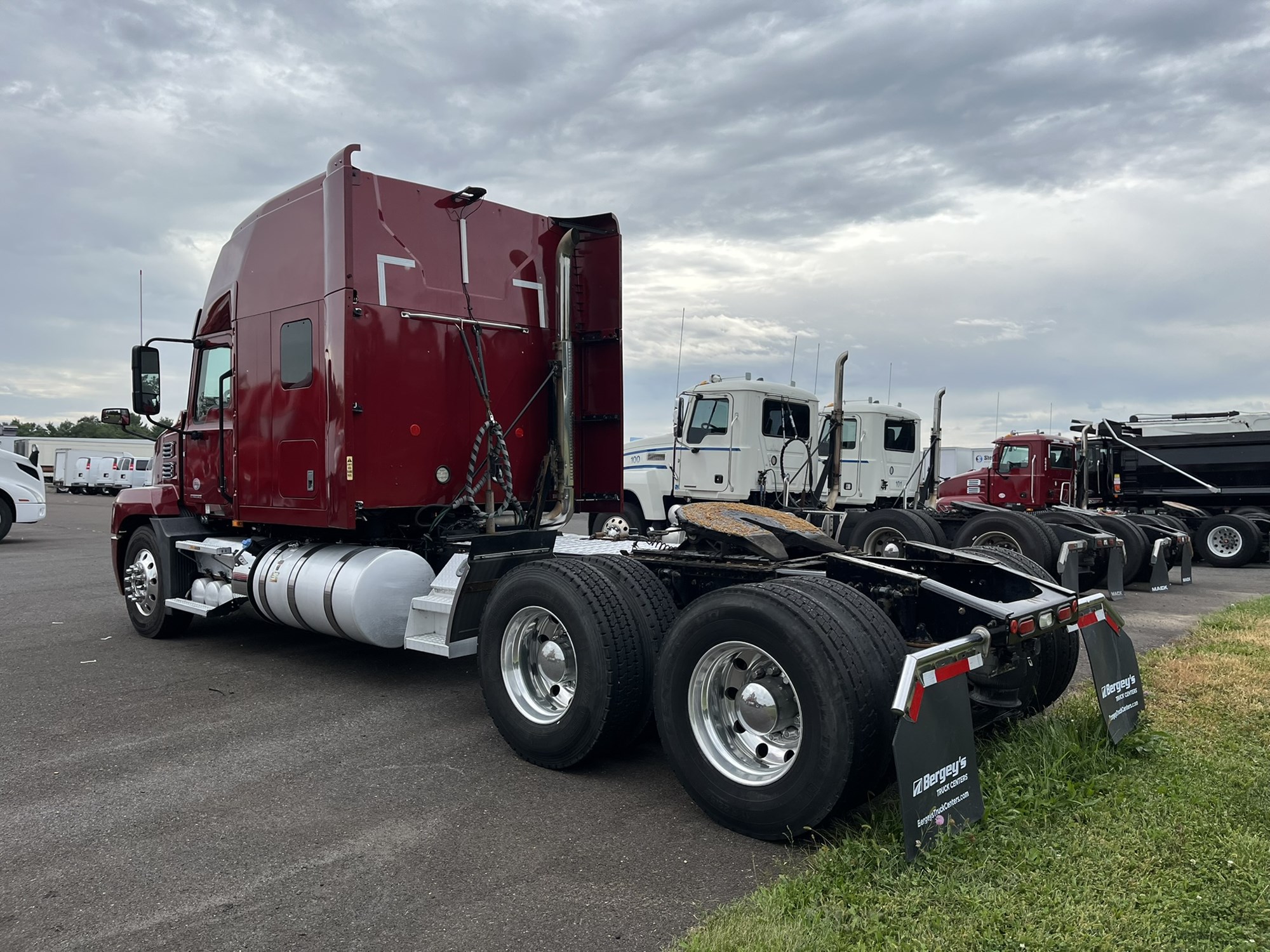 2020 MACK AN64T - image 6 of 6