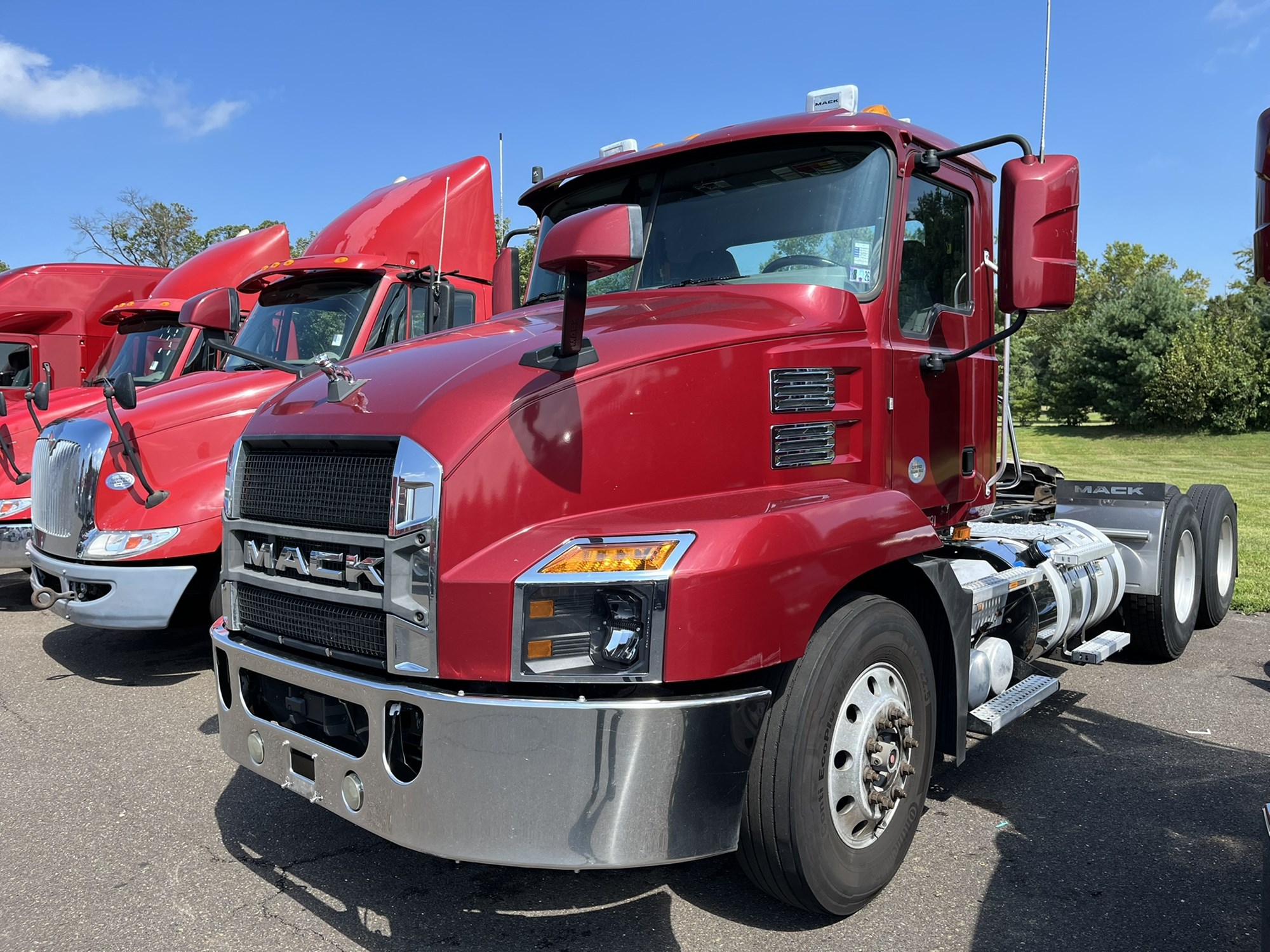 2020 MACK AN62T - image 1 of 6
