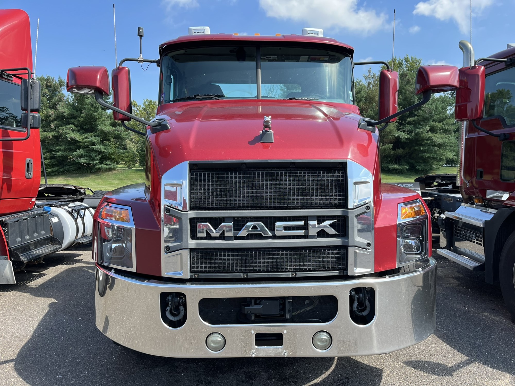 2020 MACK AN62T - image 2 of 6