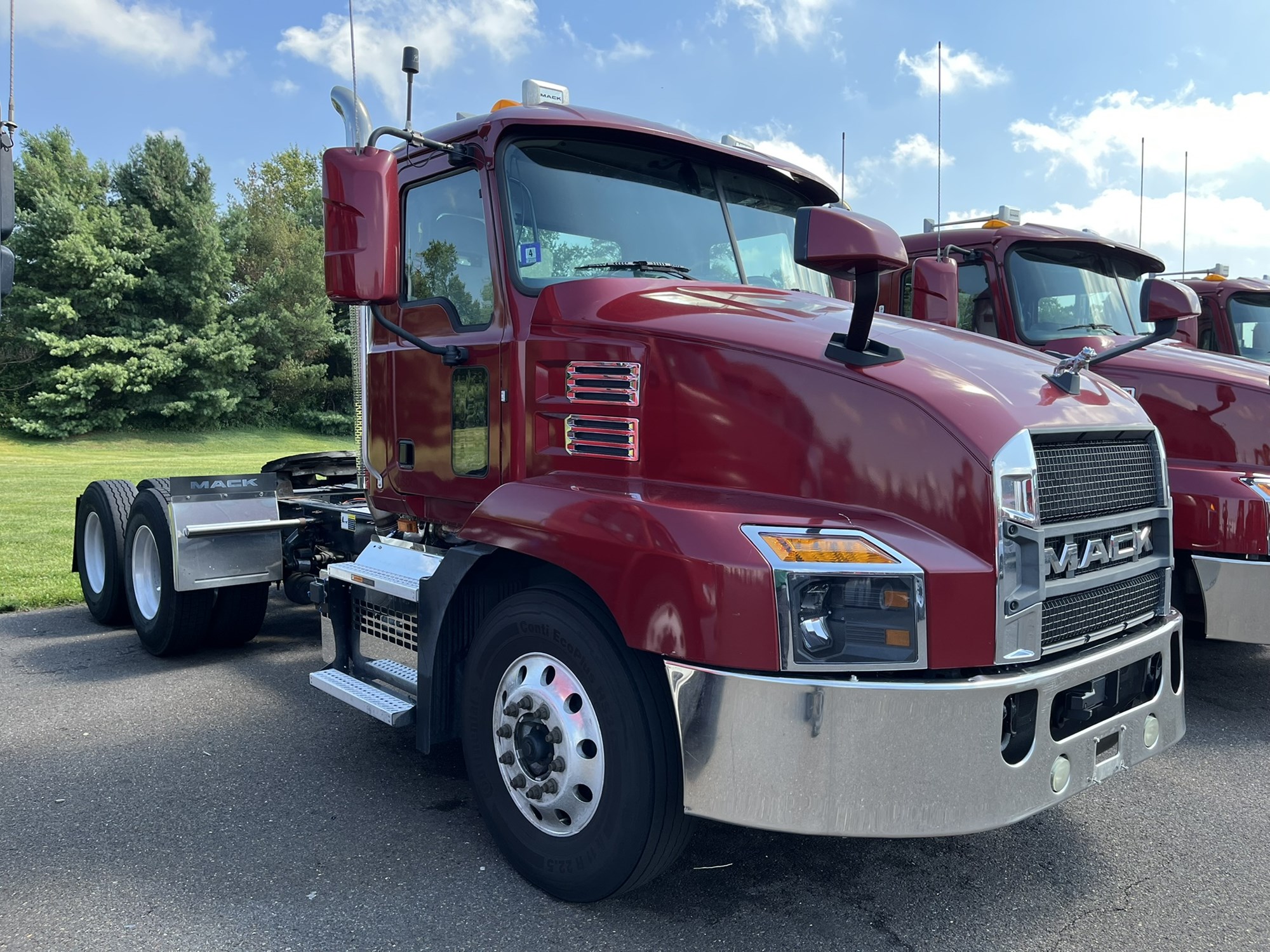 2020 MACK AN62T - image 3 of 6