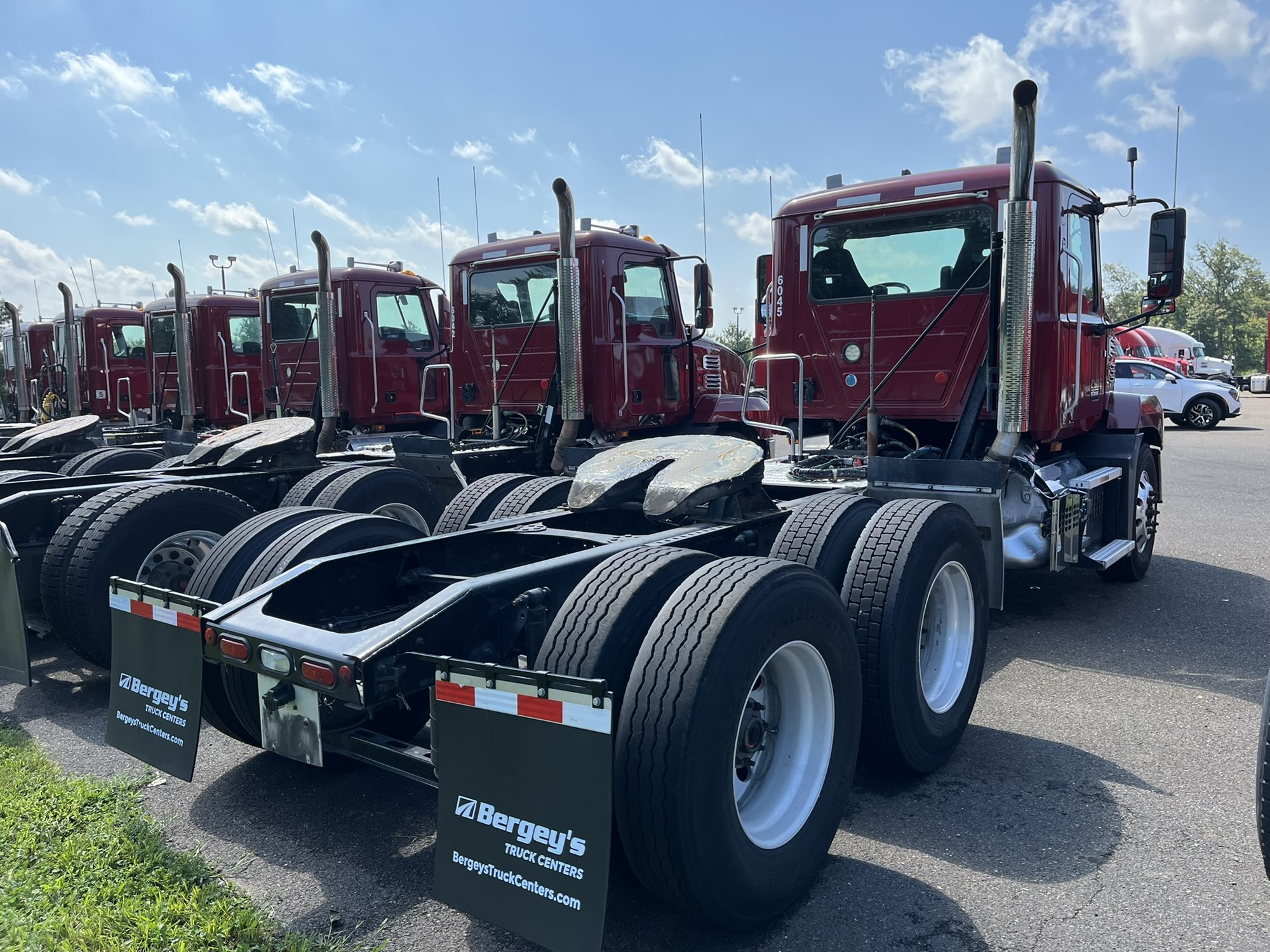 2020 MACK AN62T - image 4 of 6