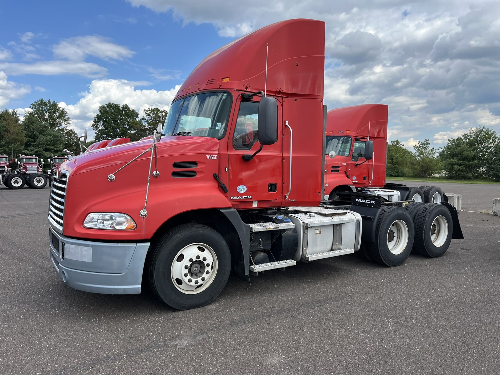 2016 MACK CXU613 - image 1 of 3