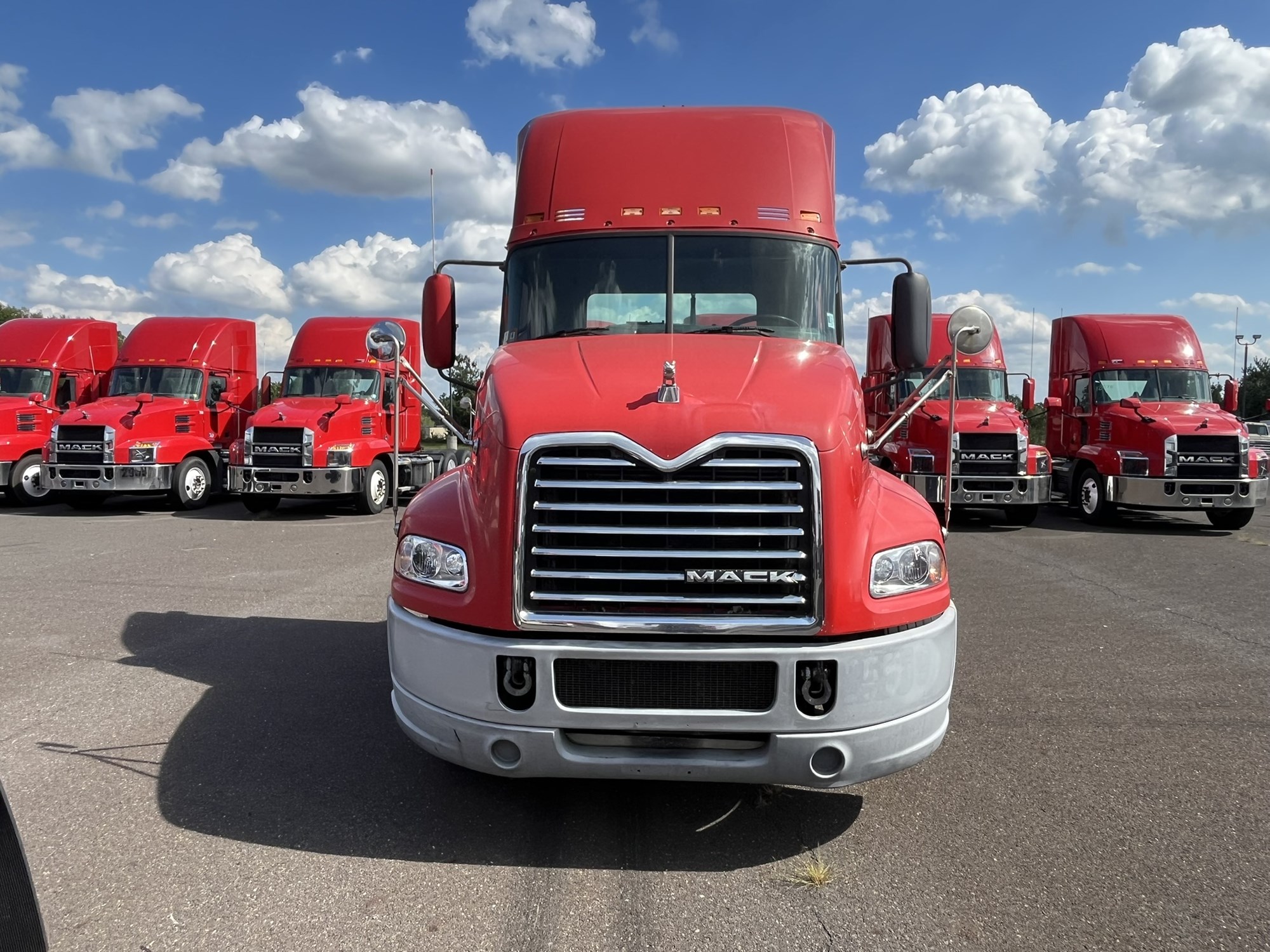 2016 MACK CXU613 - image 2 of 6