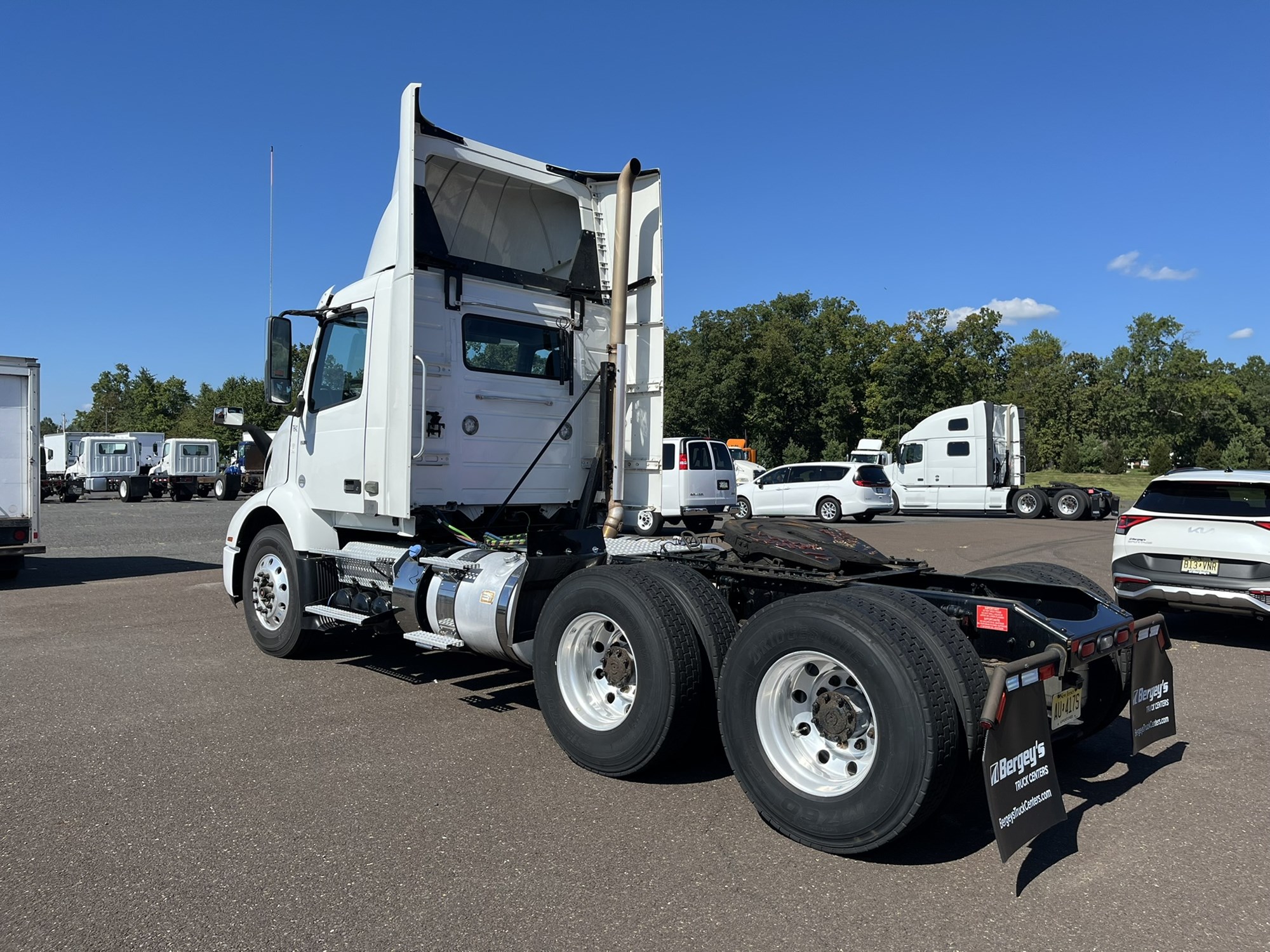 2019 VOLVO VNR64T300 - image 6 of 6