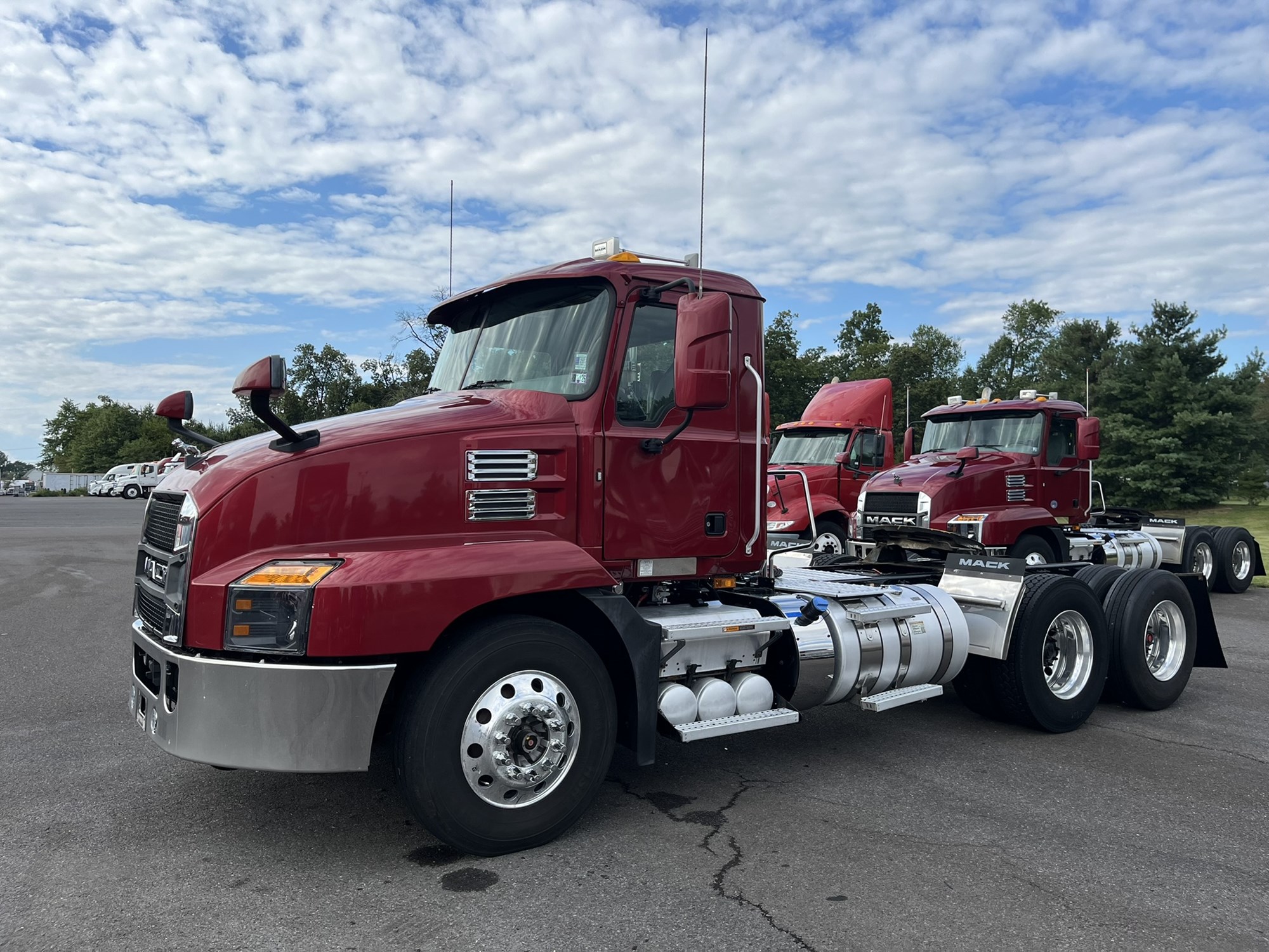 2020 MACK ANTHEM - image 1 of 6