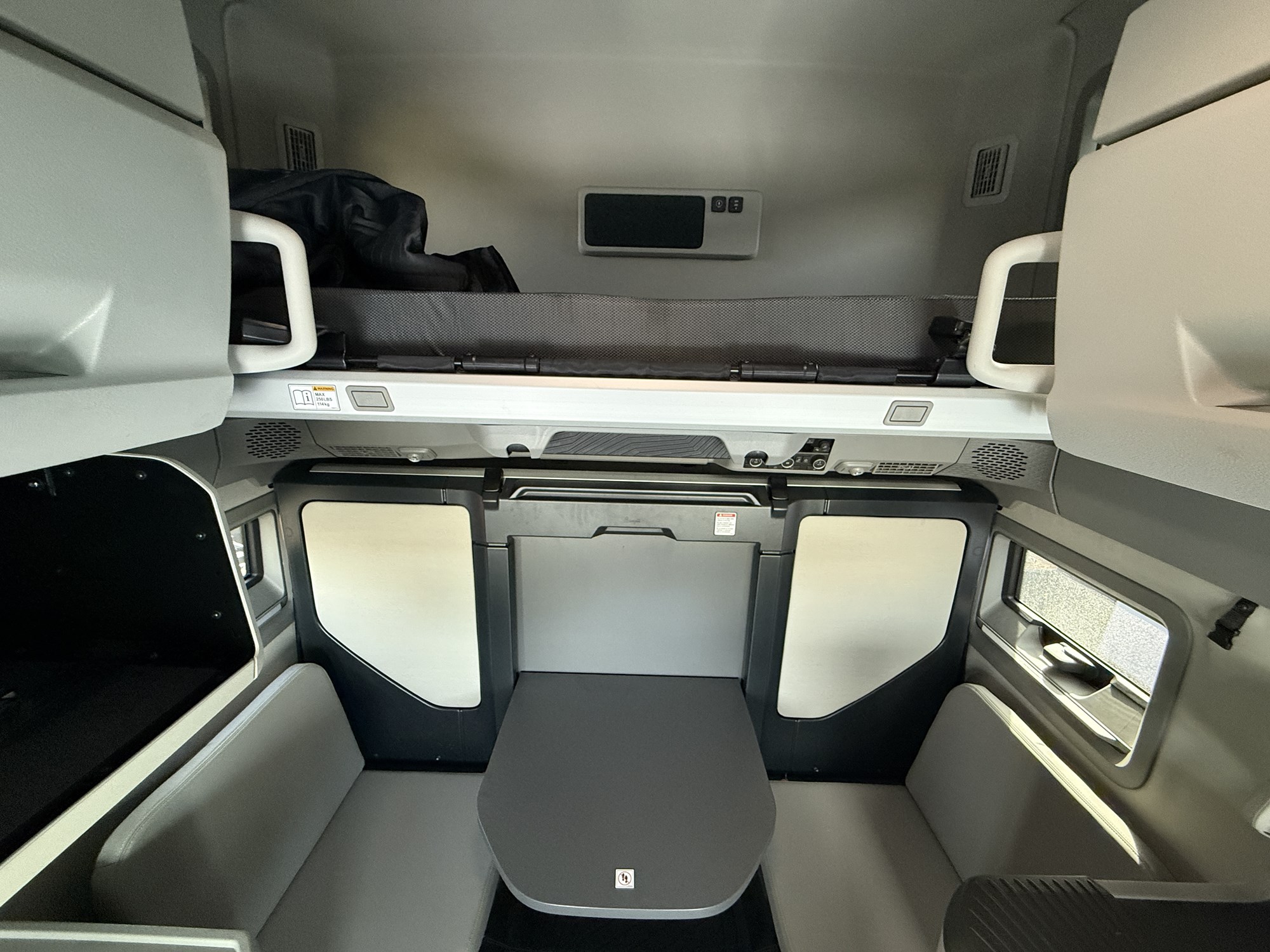 2025 Volvo New VNL64T860 - image 2 of 6