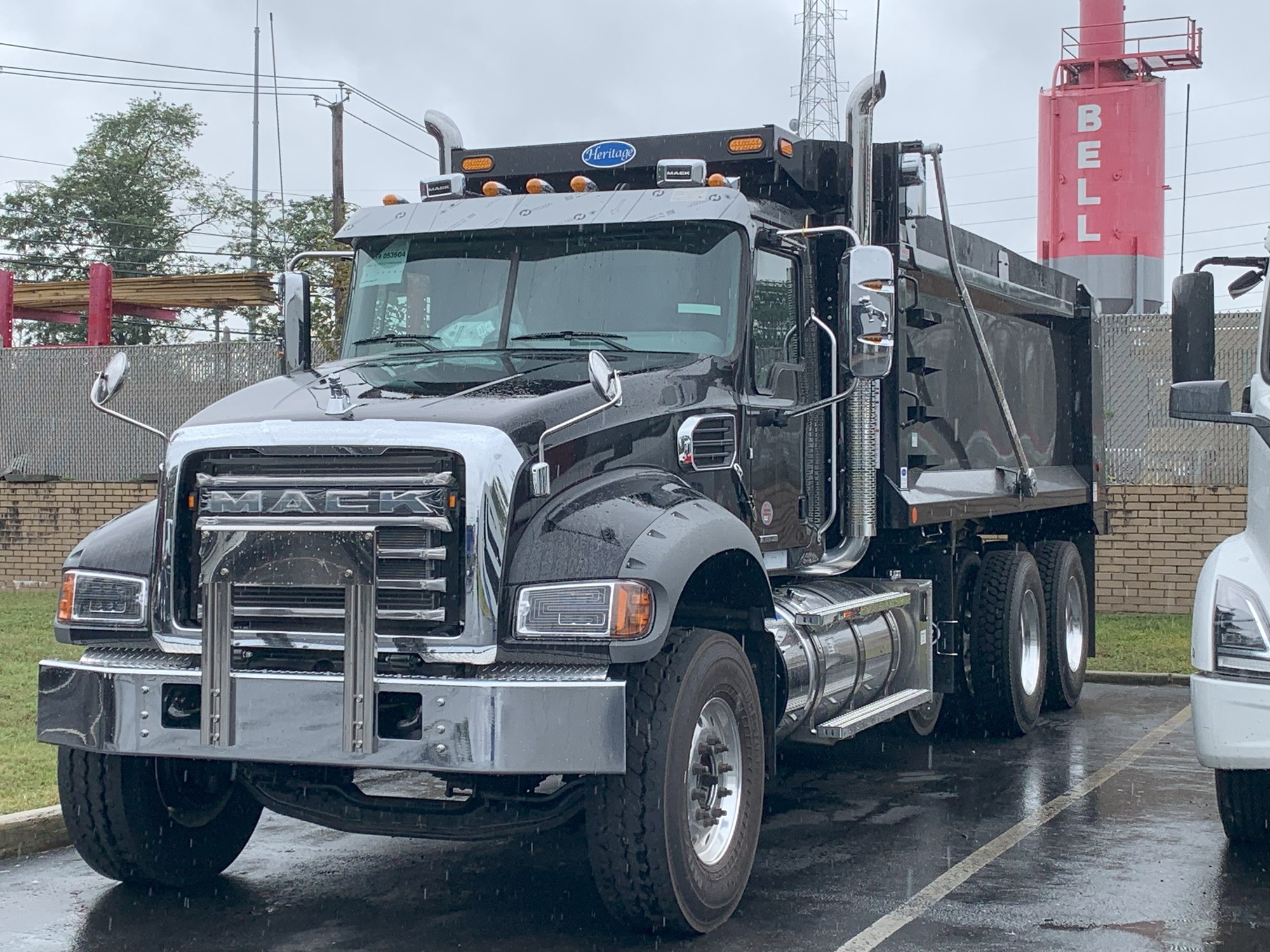2026 MACK GR64FR - image 2 of 5