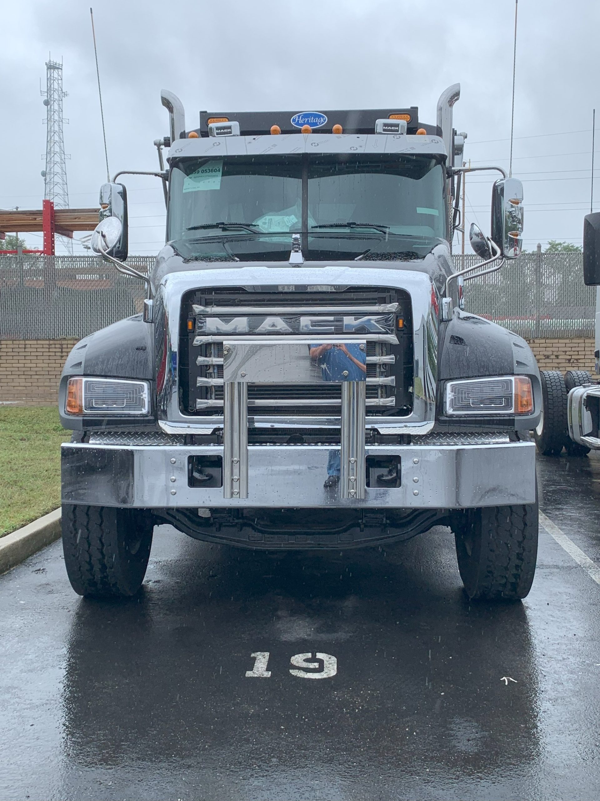 2026 MACK GR64FR - image 3 of 5