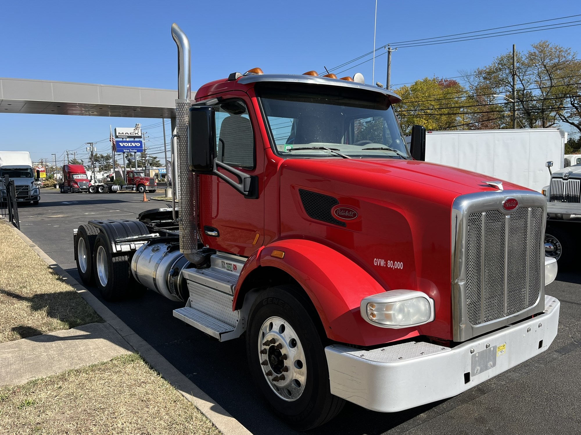 2019 PETERBILT 567 - image 2 of 6