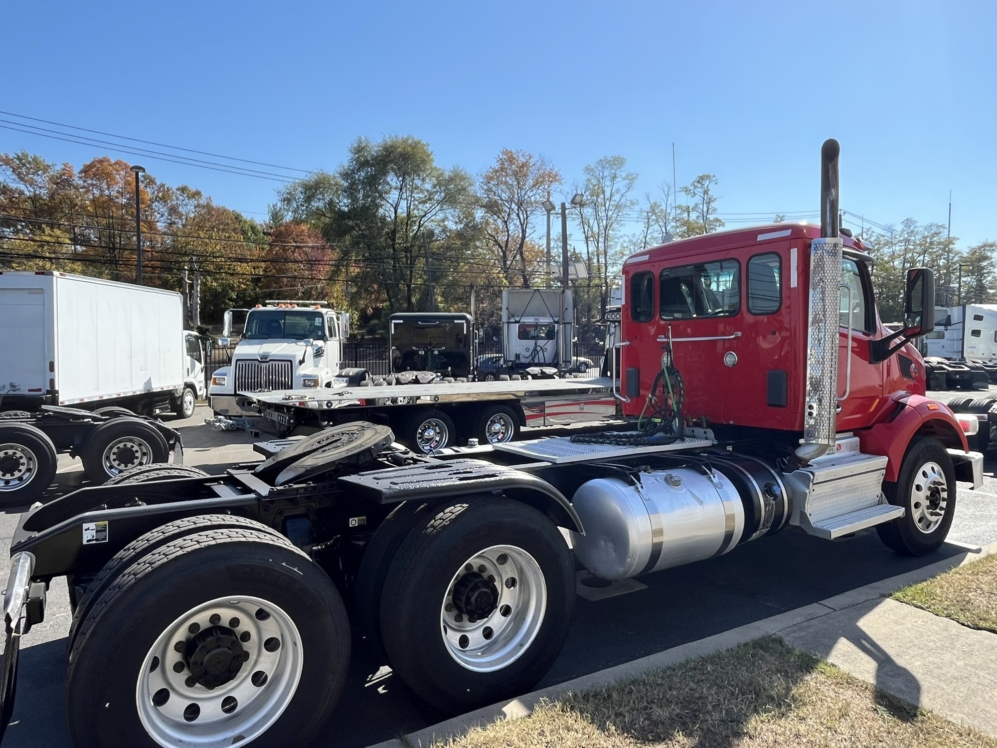 2019 PETERBILT 567 - image 3 of 6