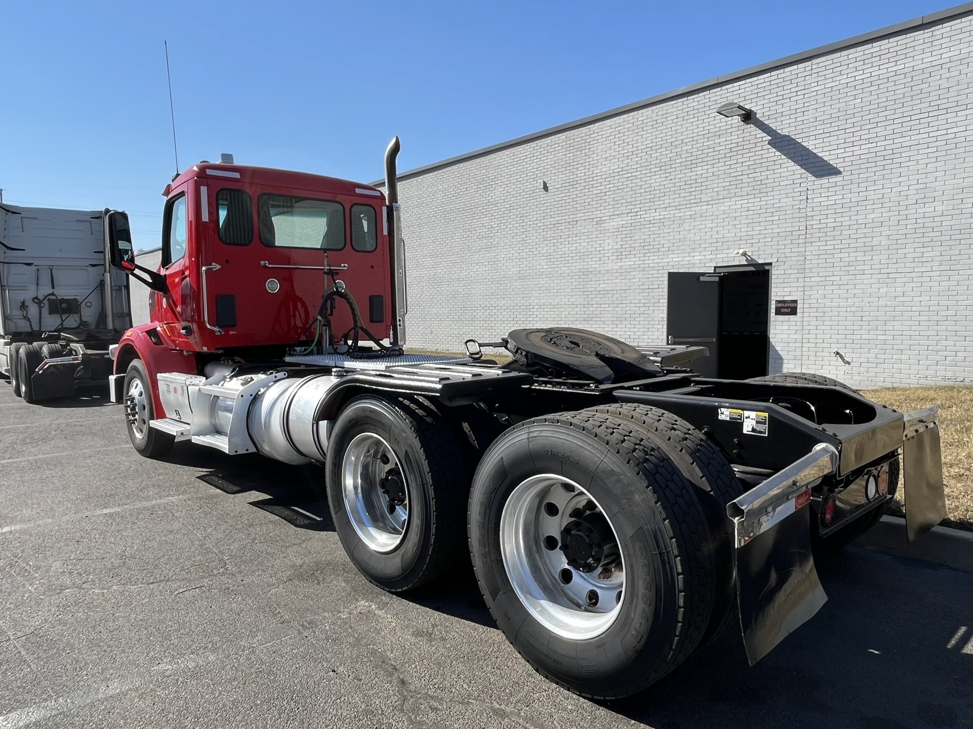 2019 PETERBILT 567 - image 4 of 6