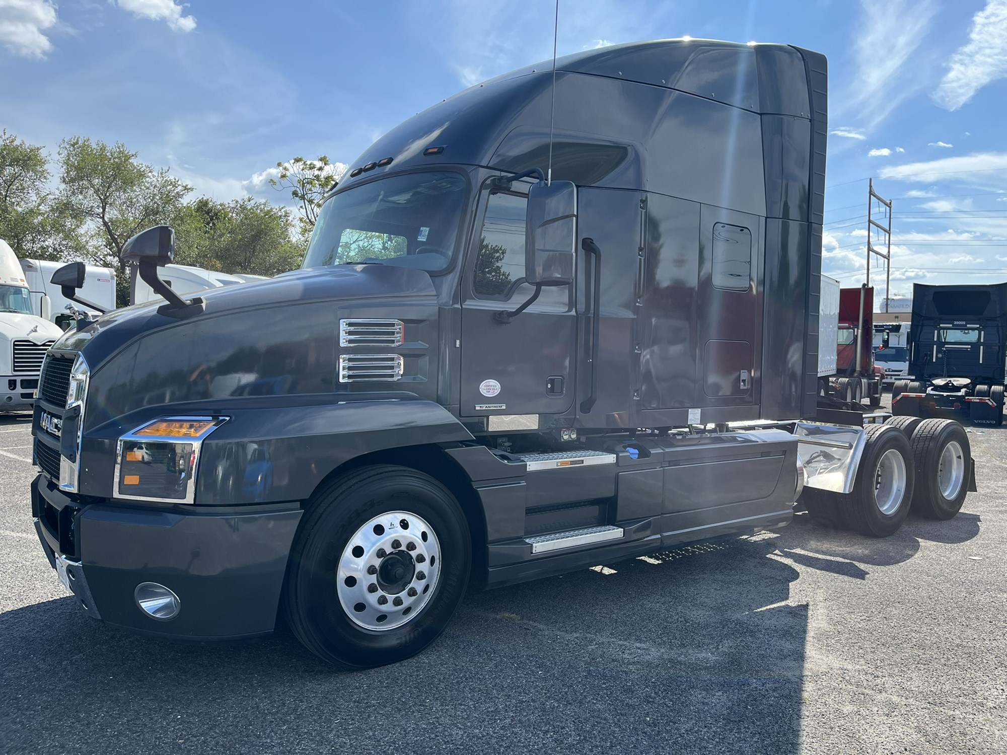 2020 Mack Anthem - image 1 of 6