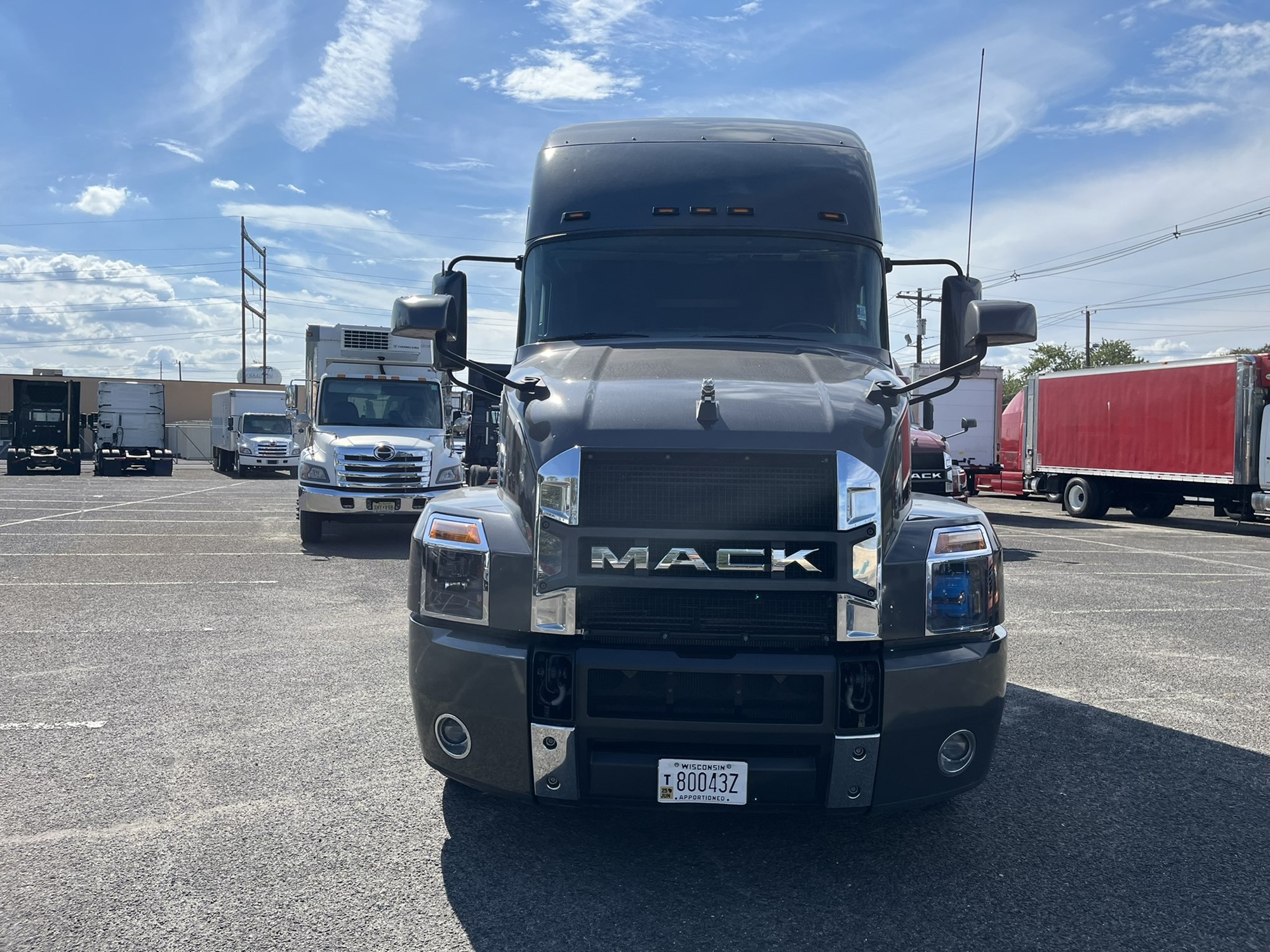 2020 Mack Anthem - image 2 of 6