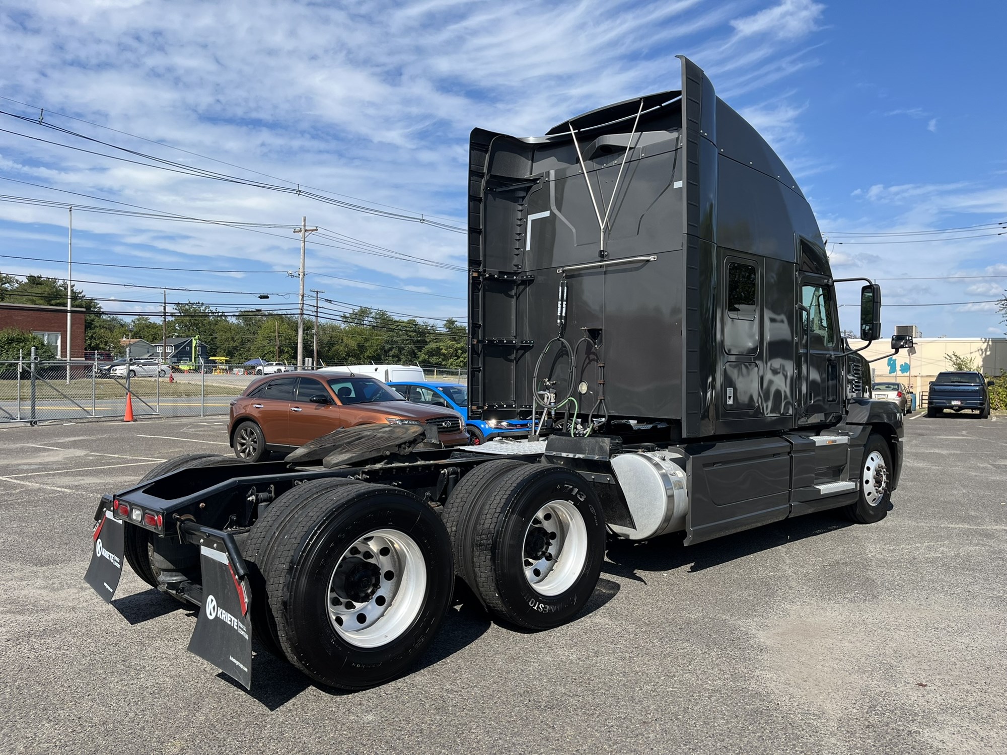 2020 Mack Anthem - image 4 of 6