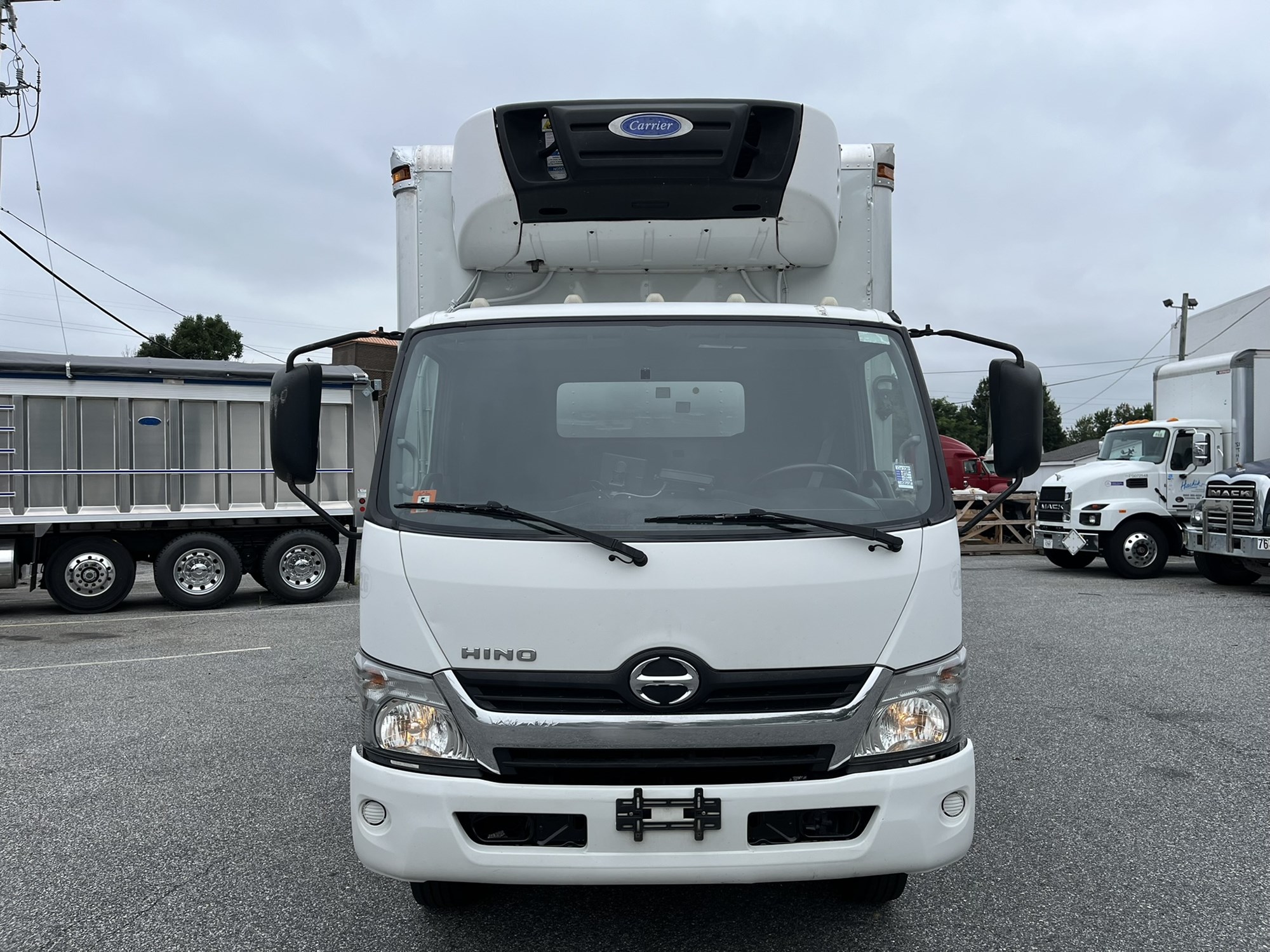 2018 HINO 195 - image 2 of 6