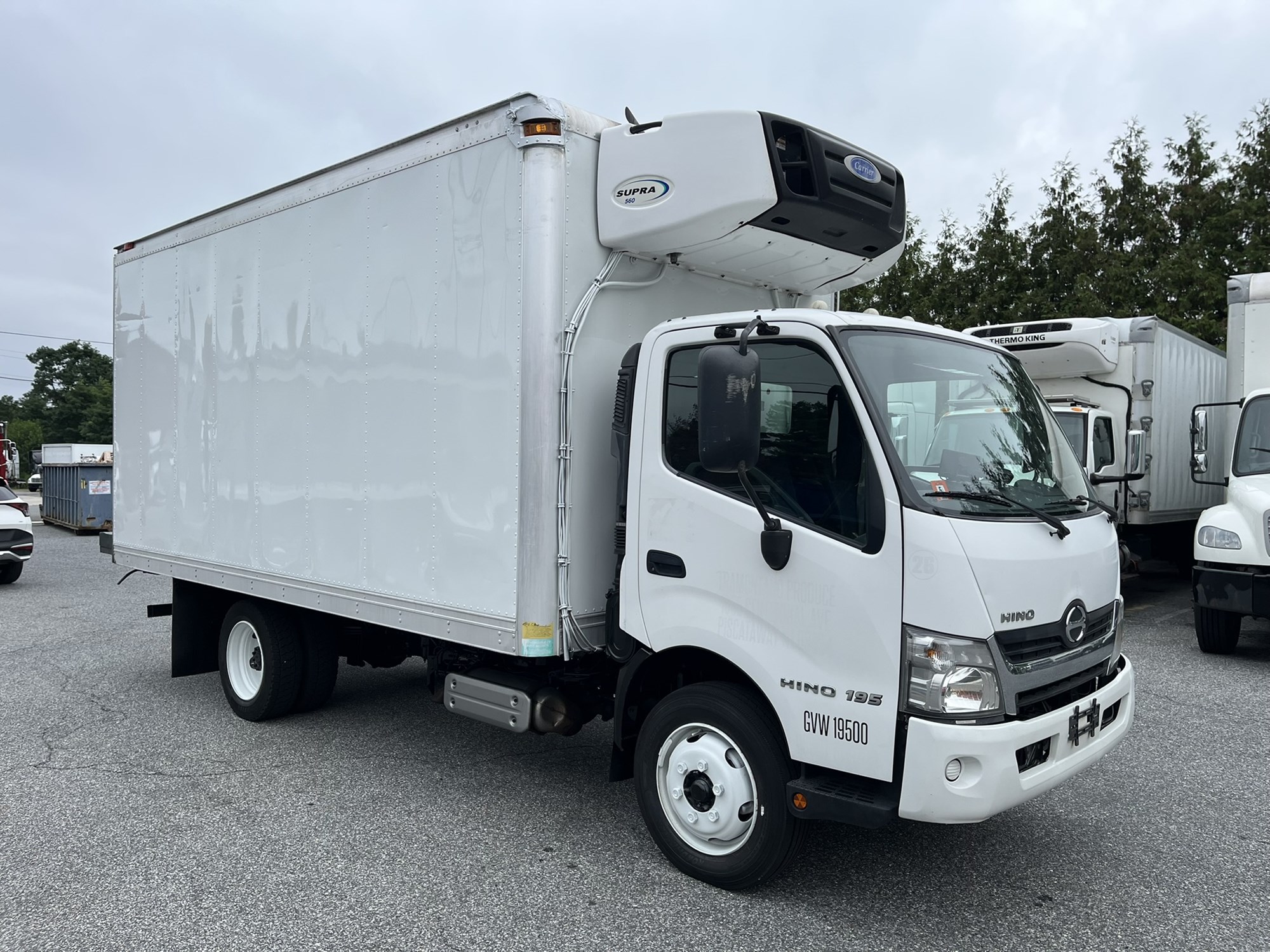 2018 HINO 195 - image 3 of 6