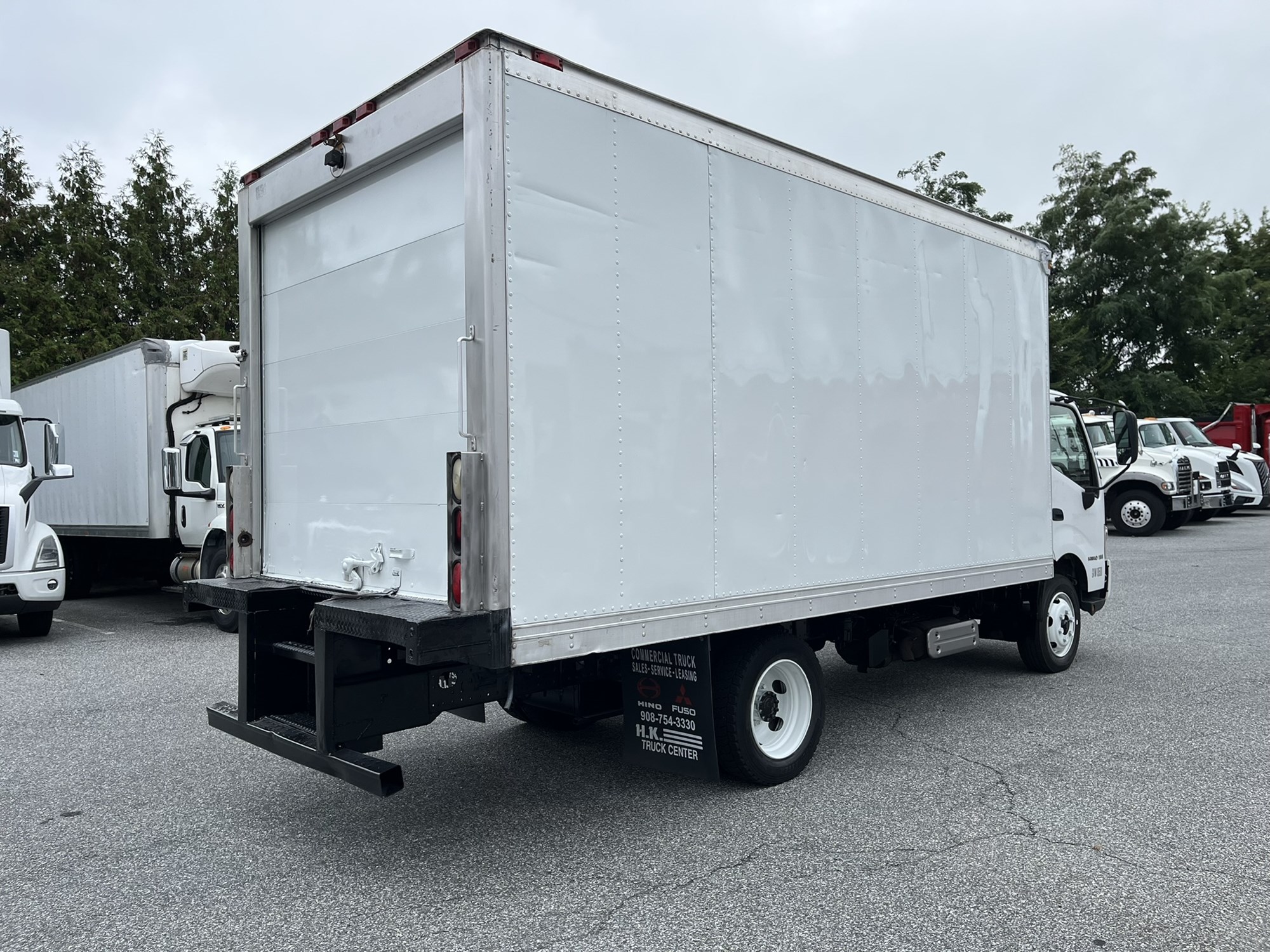 2018 HINO 195 - image 4 of 6