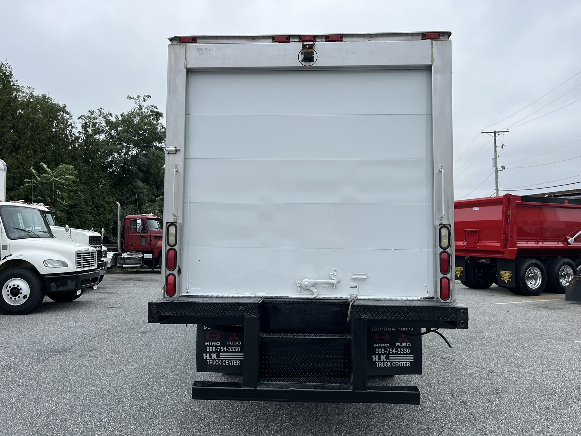 2018 HINO 195 - image 5 of 6
