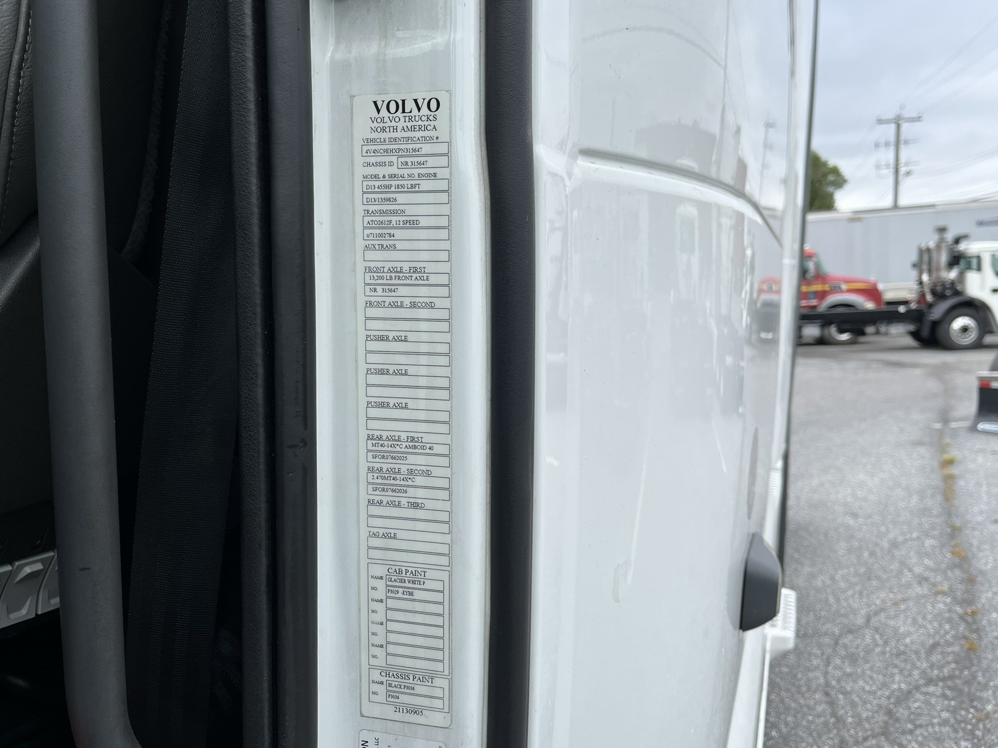 2023 Volvo VNL860 - image 3 of 4