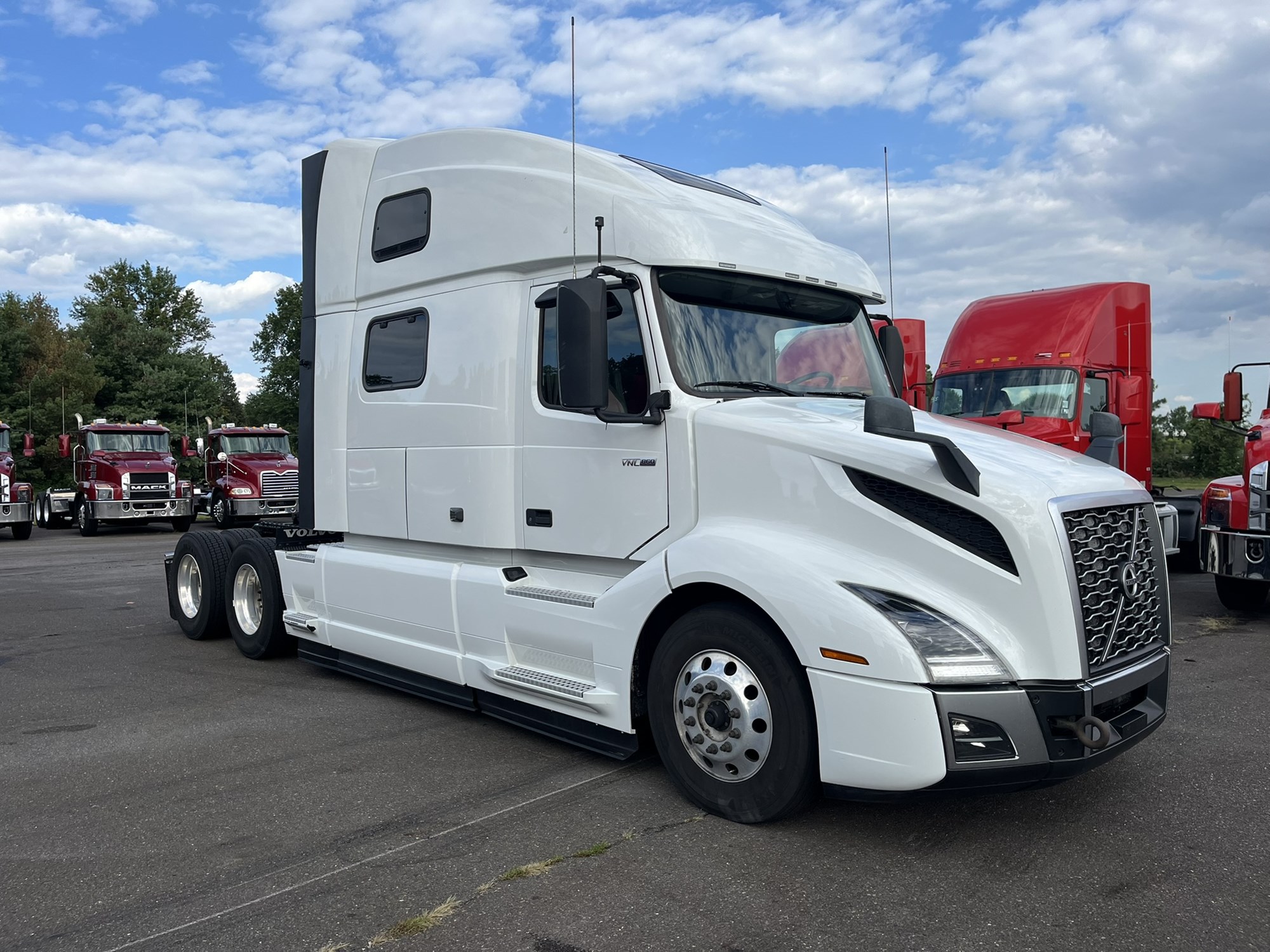 2024 VOLVO VNL860 - image 3 of 6