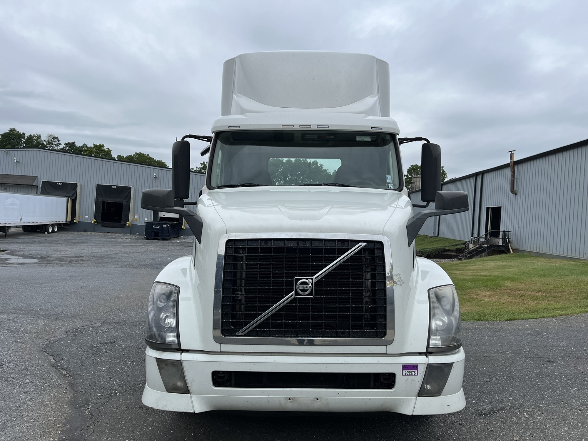 2014 VOLVO VNL64T300 - image 2 of 6