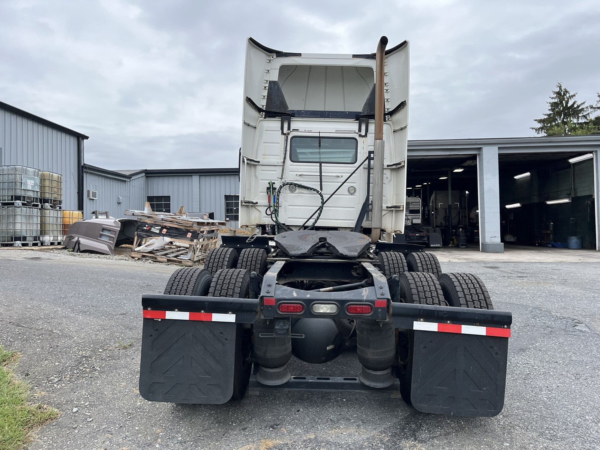 2014 VOLVO VNL64T300 - image 5 of 6