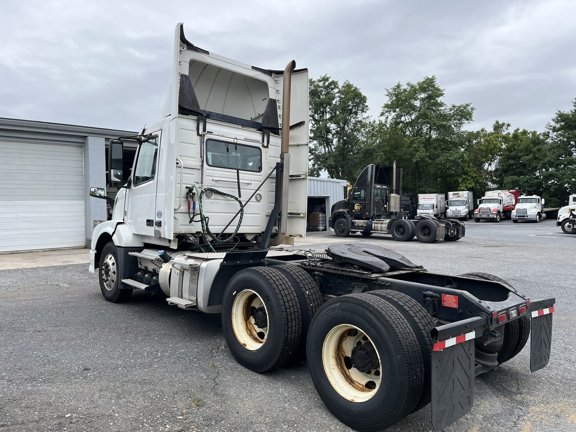 2014 VOLVO VNL64T300 - image 6 of 6