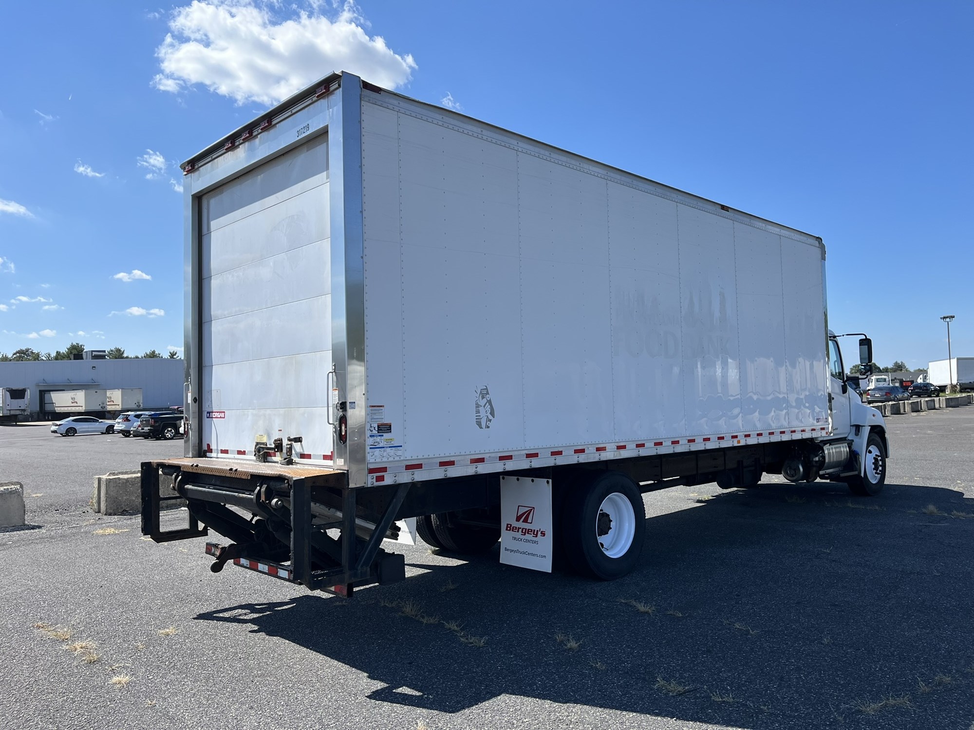 2017 HINO 338 - image 4 of 6