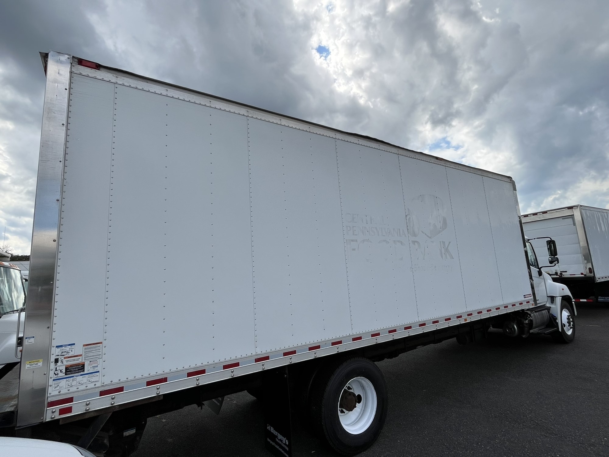 2018 HINO 338 - image 4 of 6