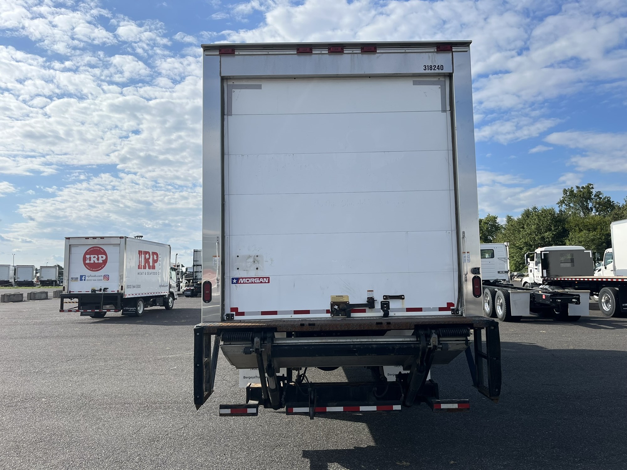 2018 HINO 338 - image 5 of 6