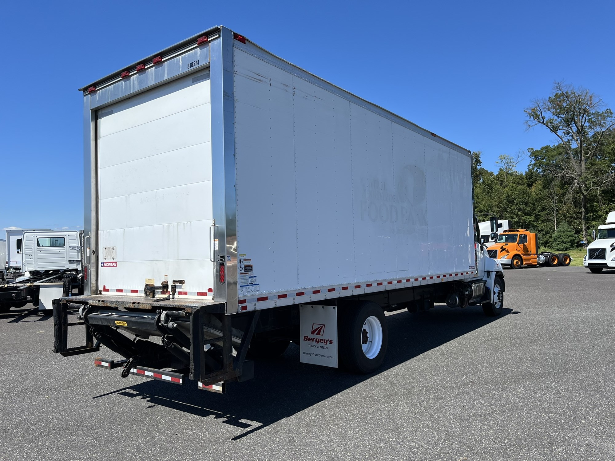 2018 HINO 338 - image 4 of 6