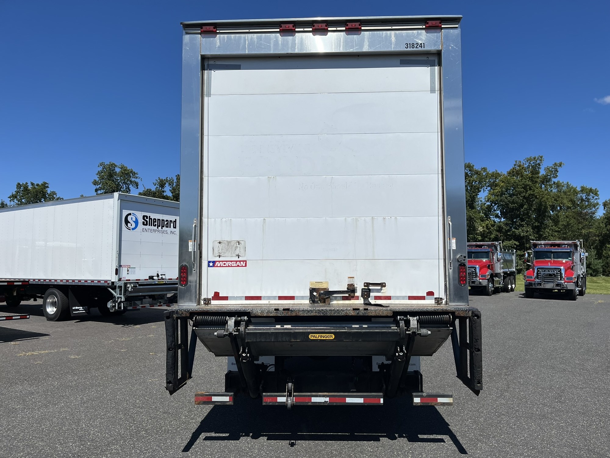 2018 HINO 338 - image 5 of 6