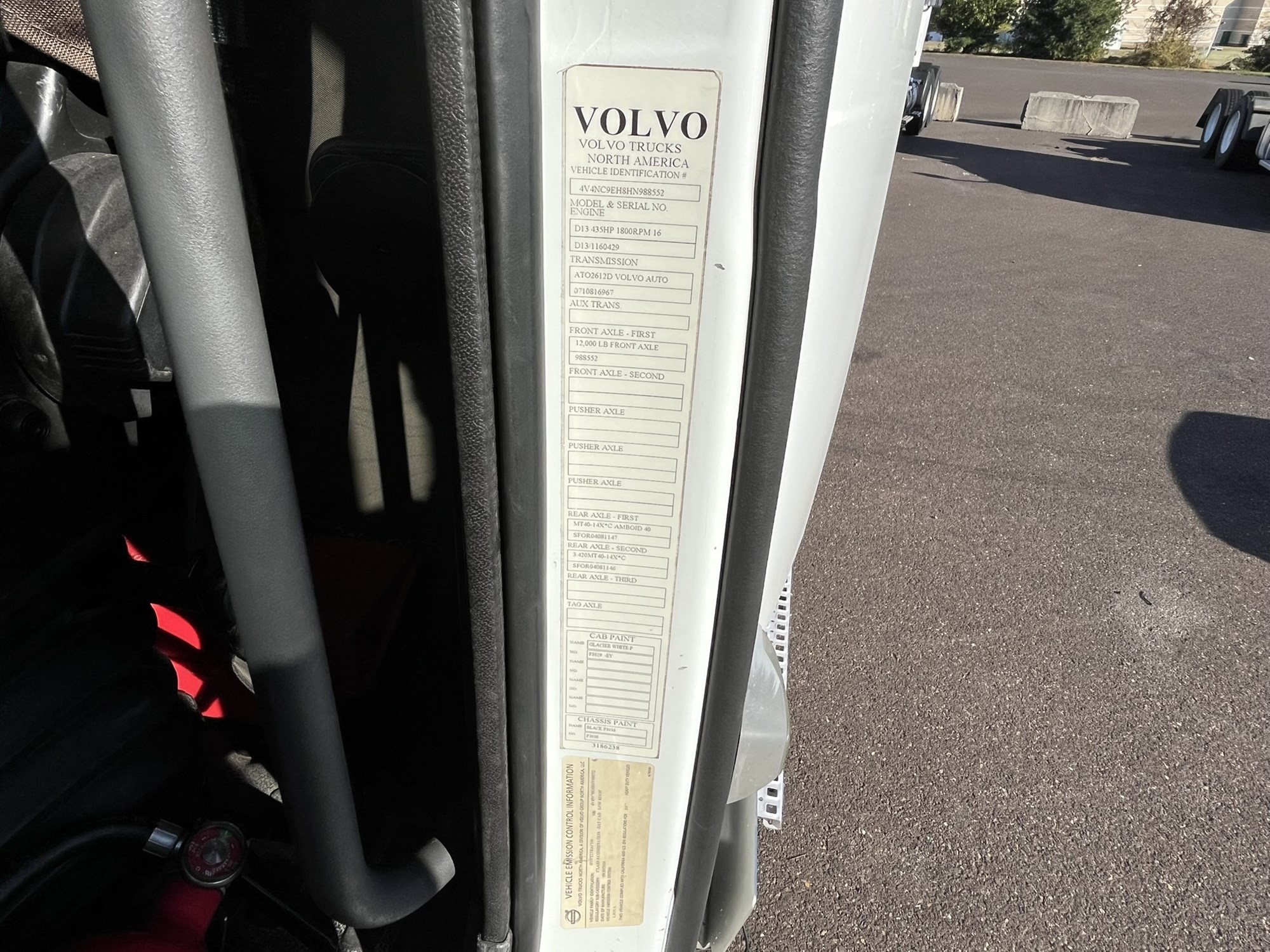 2017 VOLVO VNL64T300 - image 3 of 3