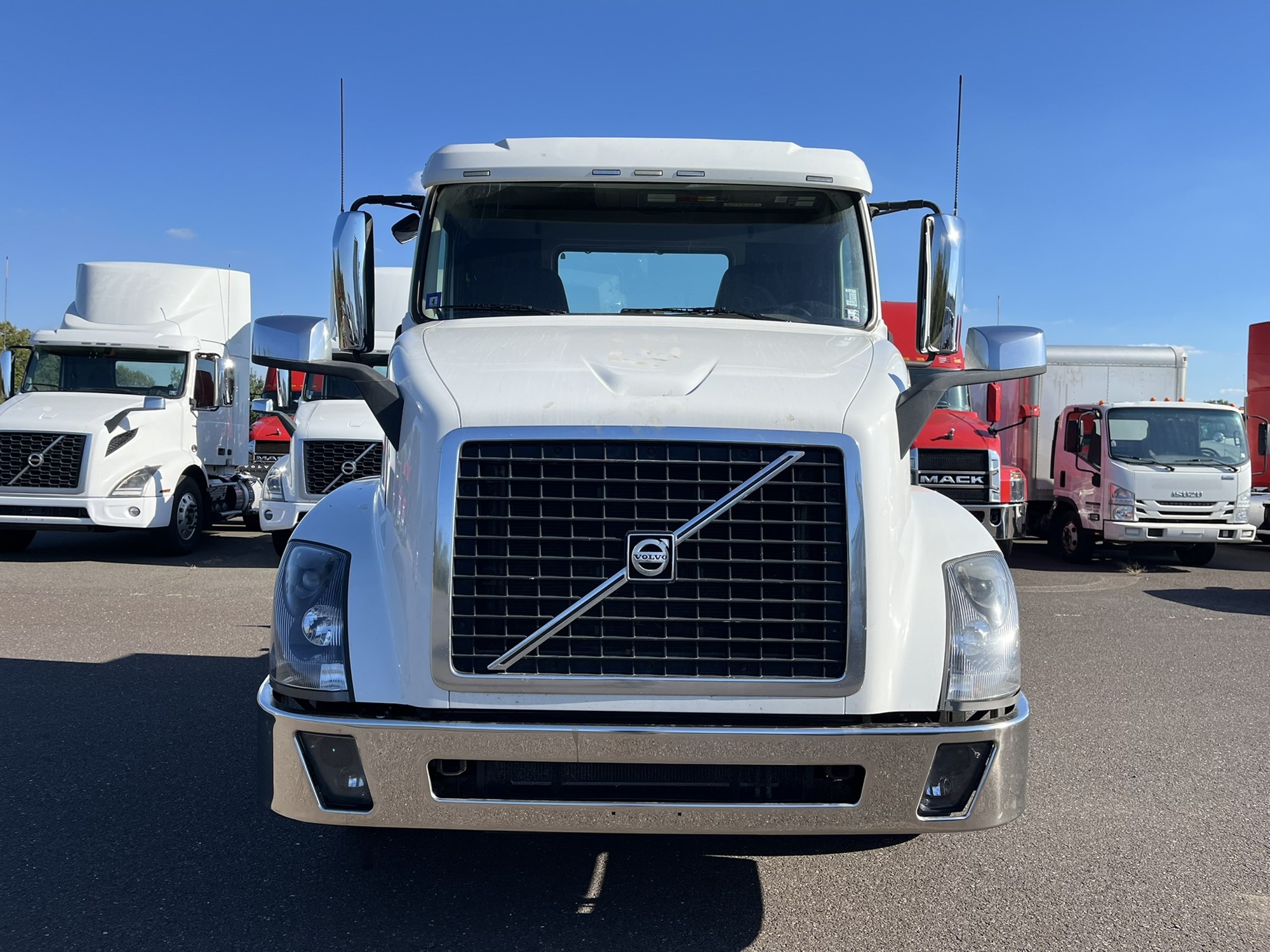 2017 VOLVO VNL64T300 - image 2 of 6