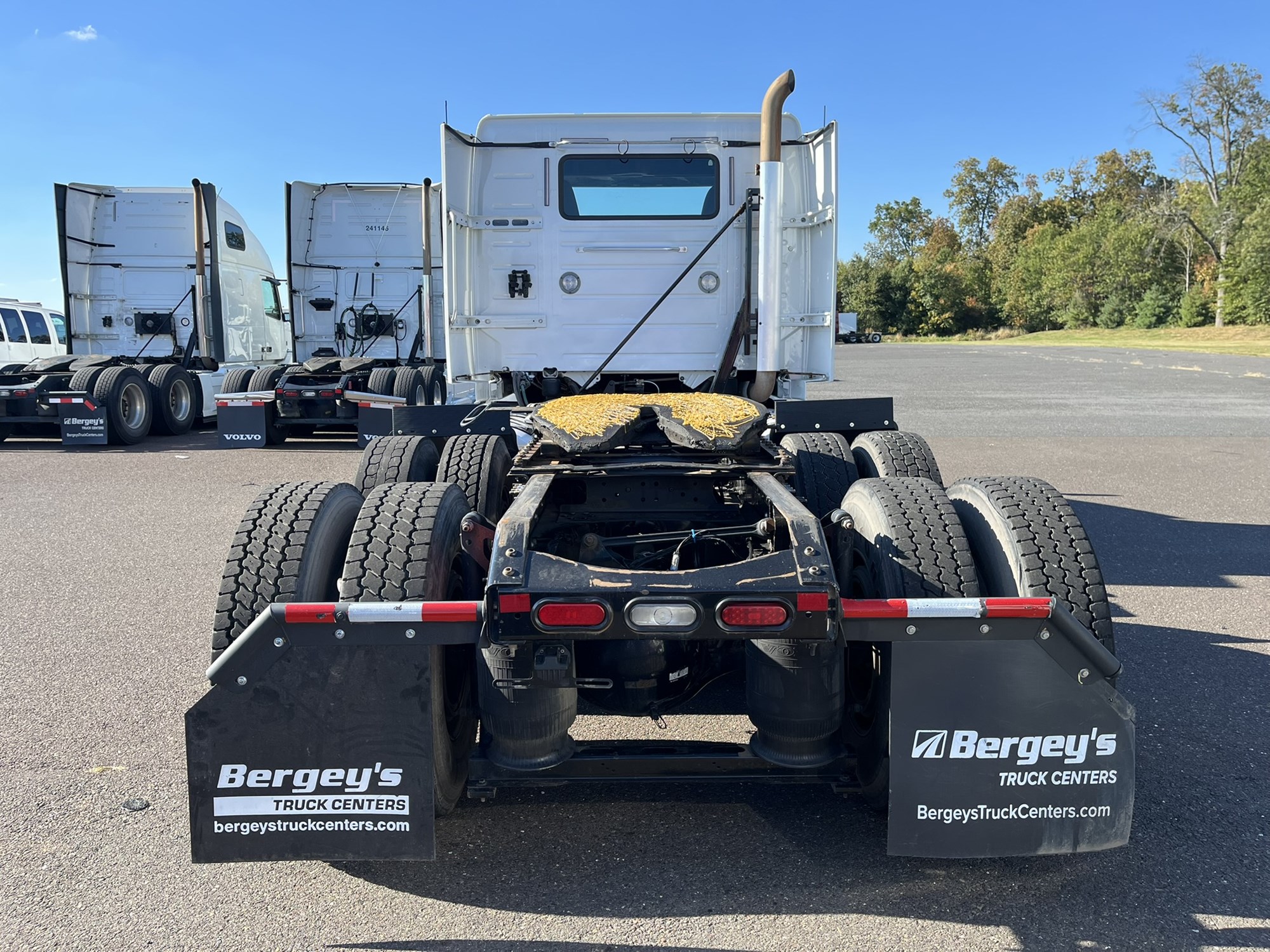 2017 VOLVO VNL64T300 - image 5 of 6
