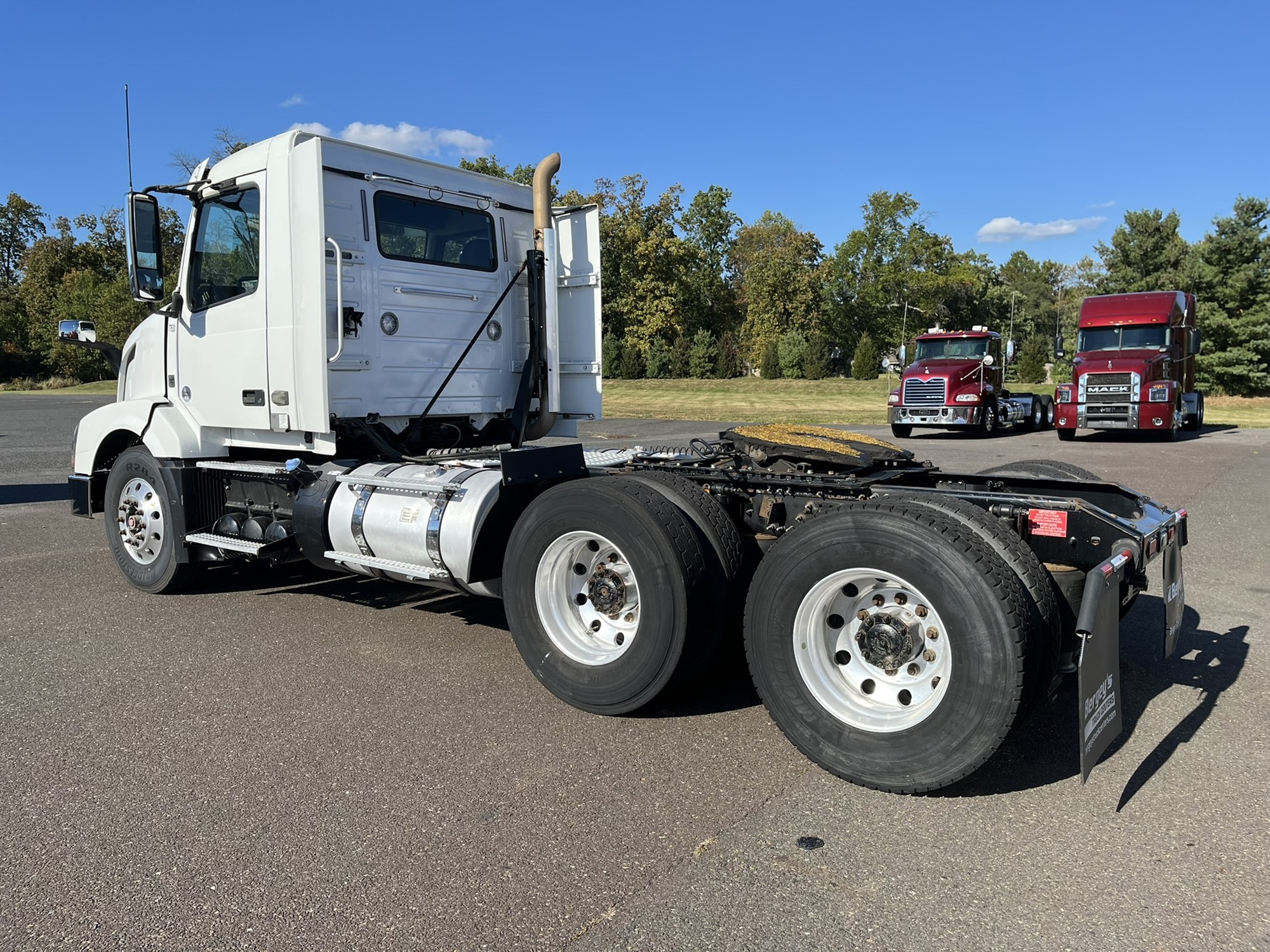 2017 VOLVO VNL64T300 - image 6 of 6