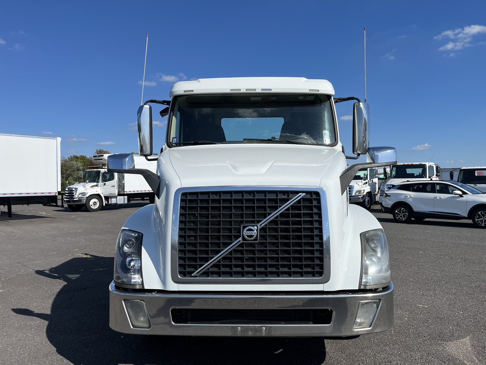 2017 VOLVO VNL64T300 - image 2 of 6