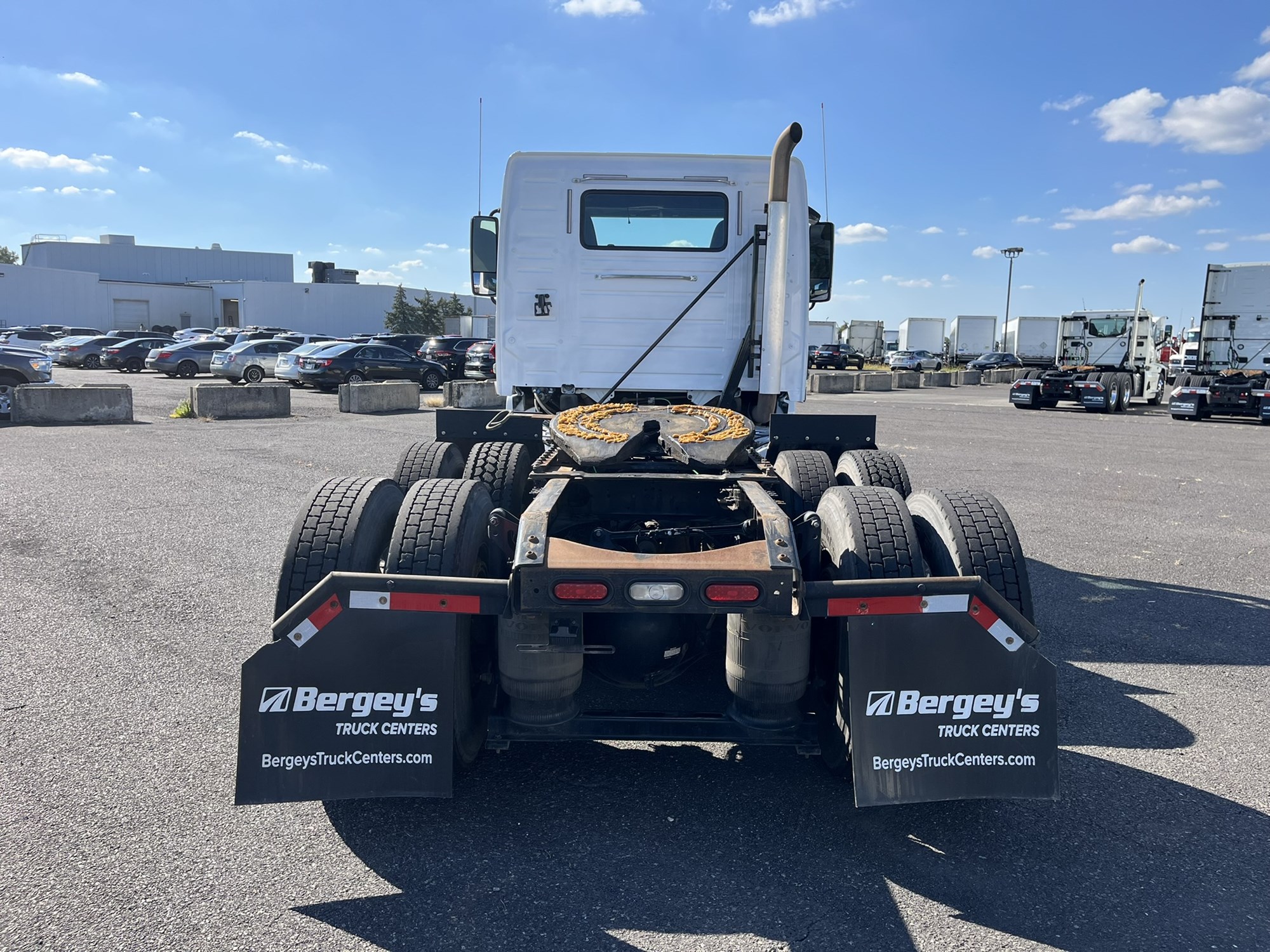 2017 VOLVO VNL64T300 - image 5 of 6