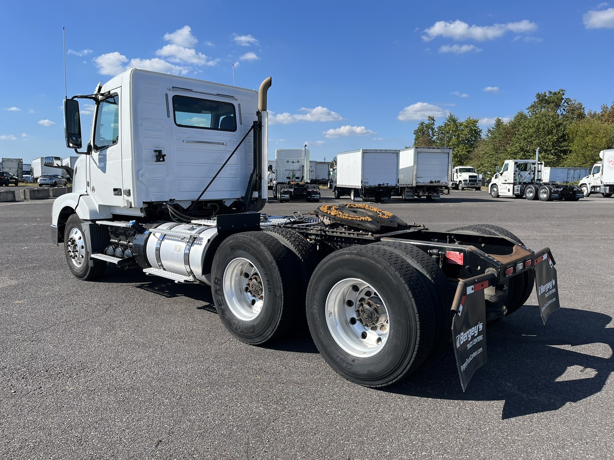 2017 VOLVO VNL64T300 - image 6 of 6