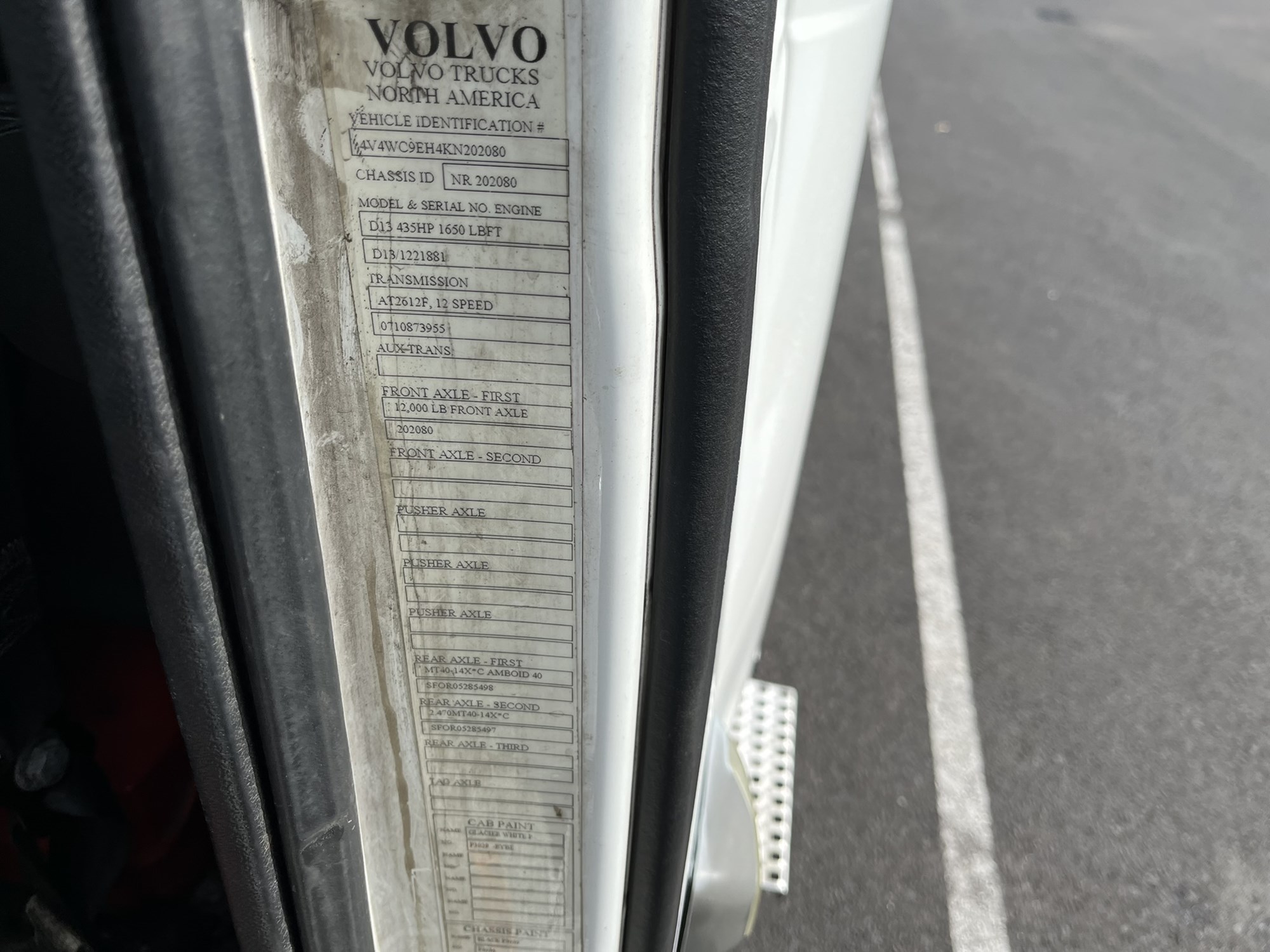 2019 VOLVO VNR64T300 - image 3 of 3