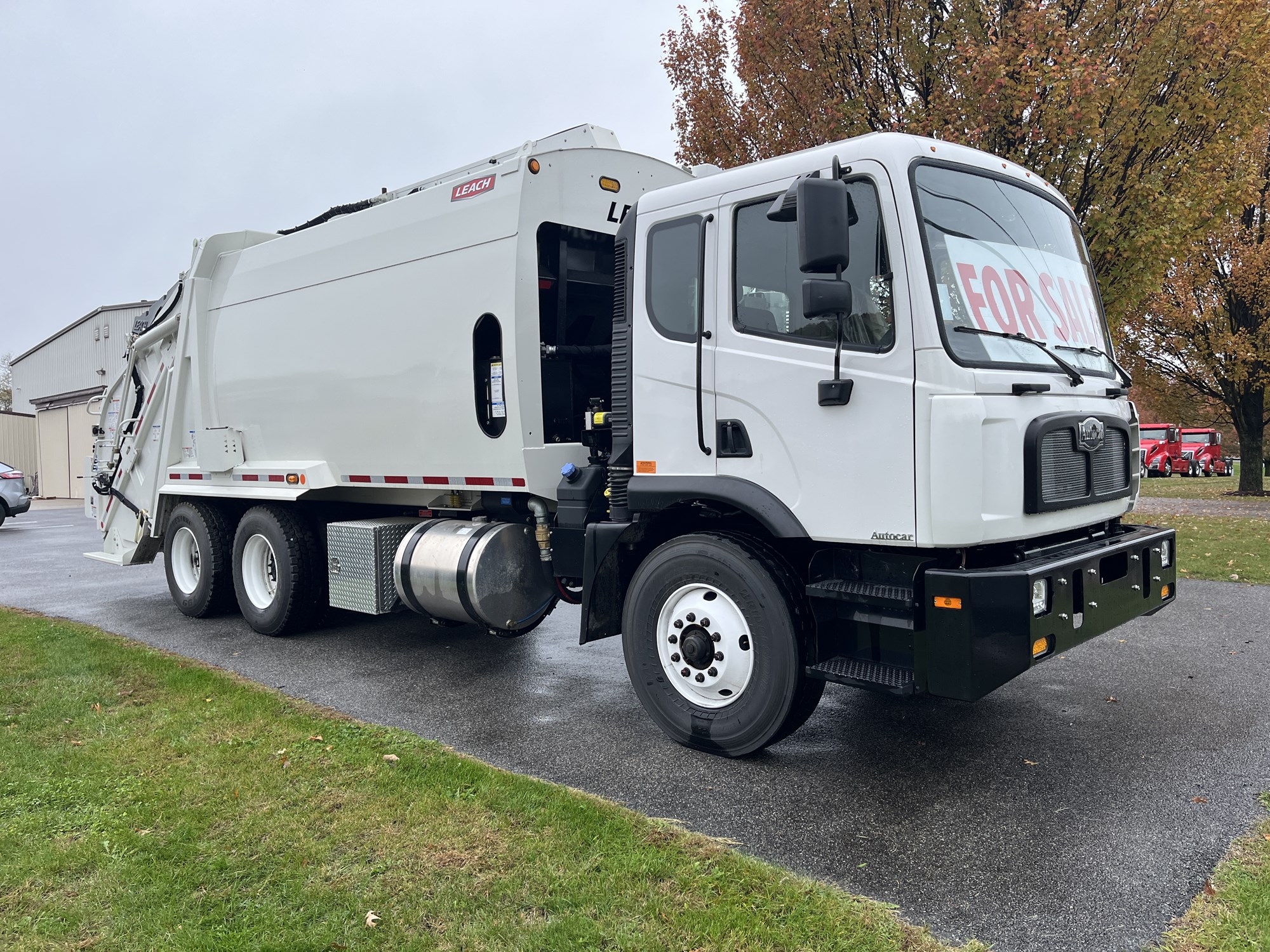 2025 Autocar - image 3