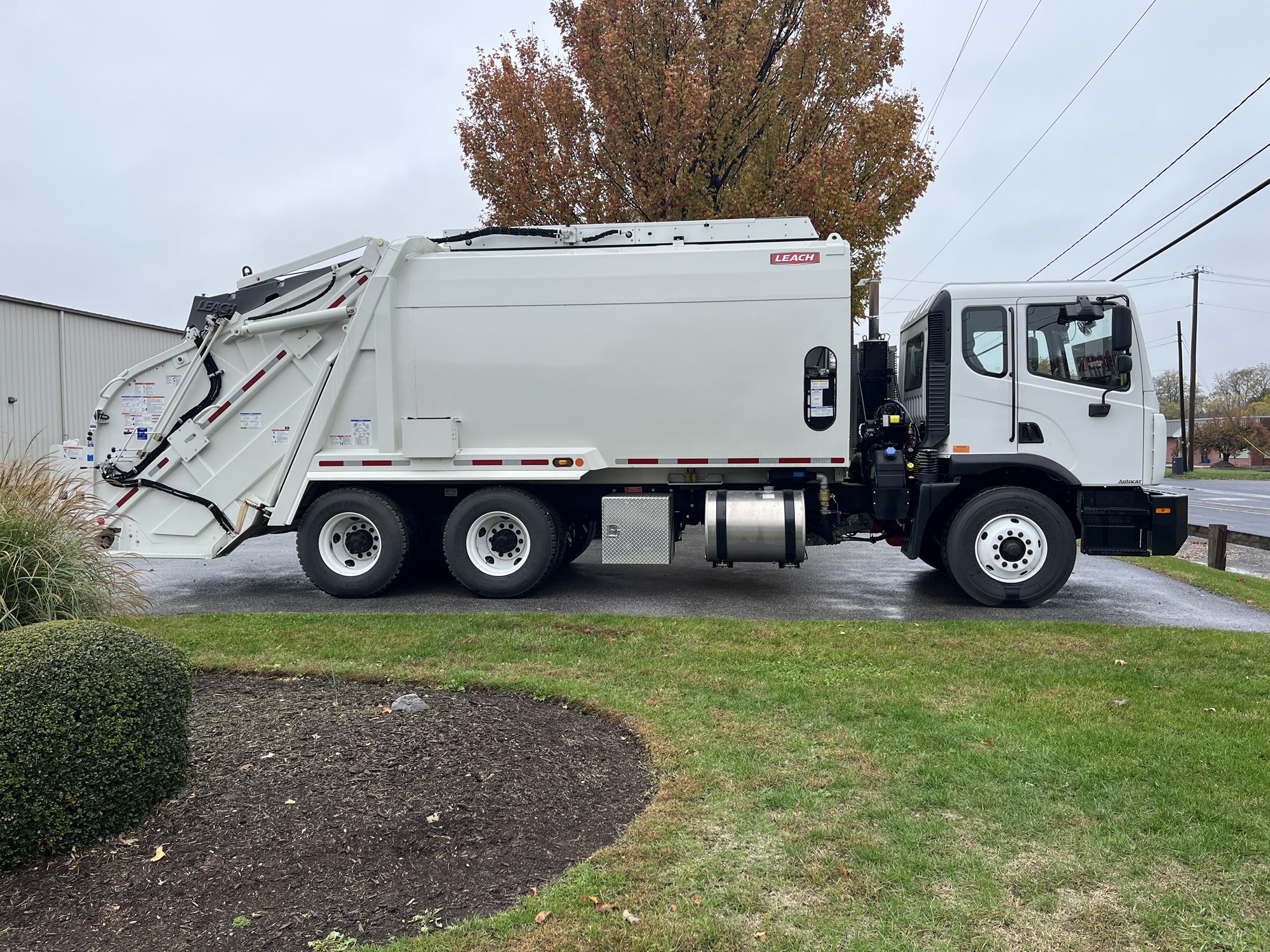 2025 Autocar - image 4