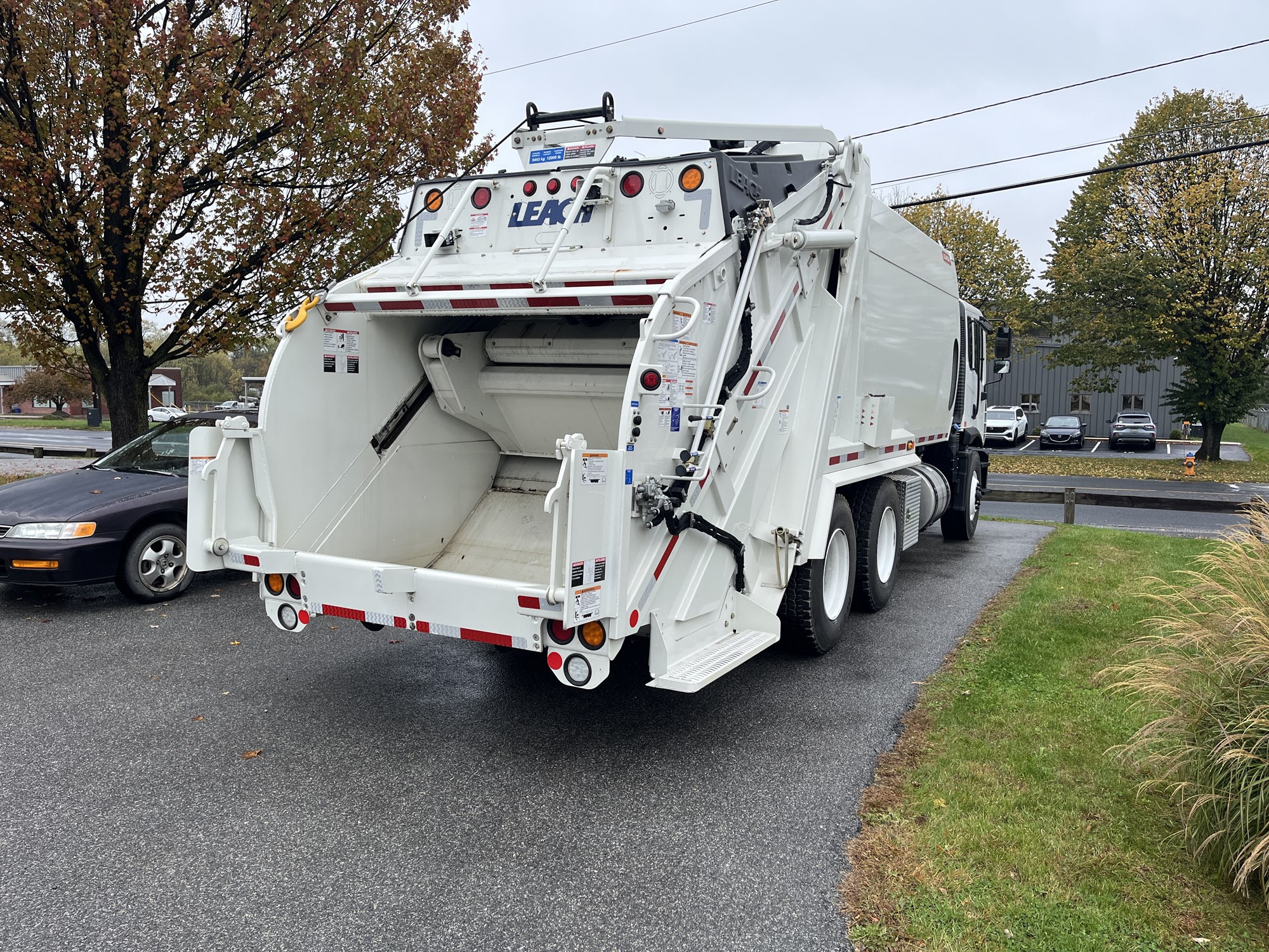 2025 Autocar - image 5