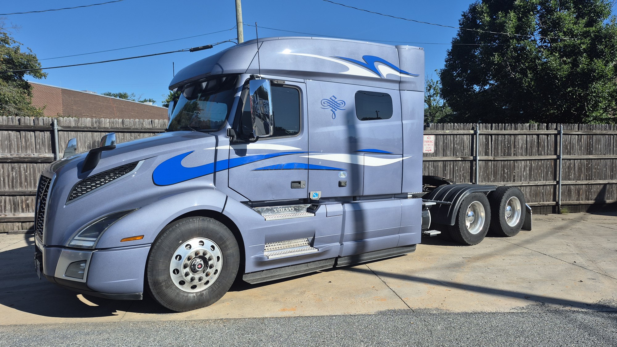 2019 VOLVO VNL64T740 VNL64 - image 1 of 6