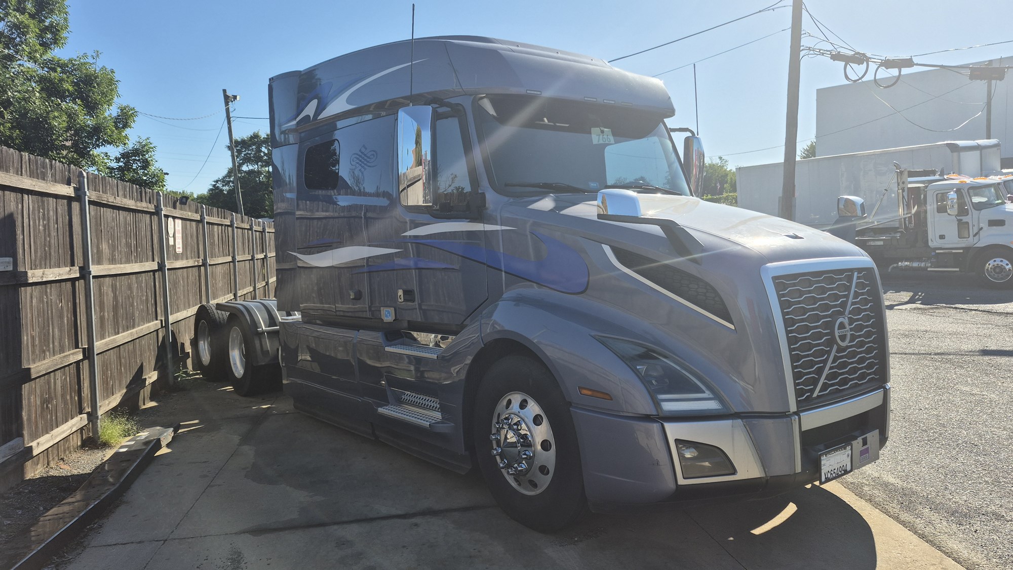 2019 VOLVO VNL64T740 VNL64 - image 2 of 6