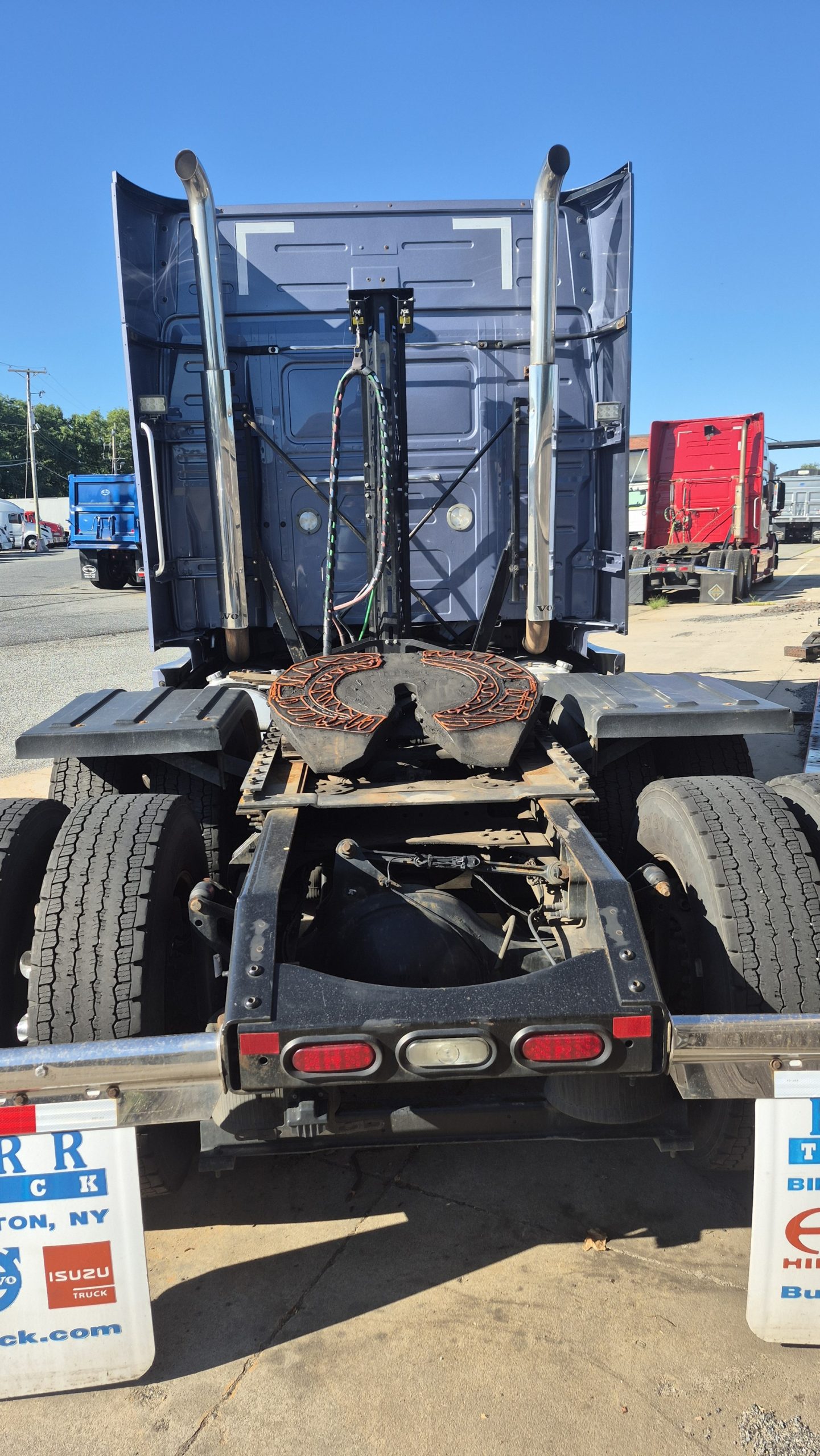 2019 VOLVO VNL64T740 VNL64 - image 3 of 6