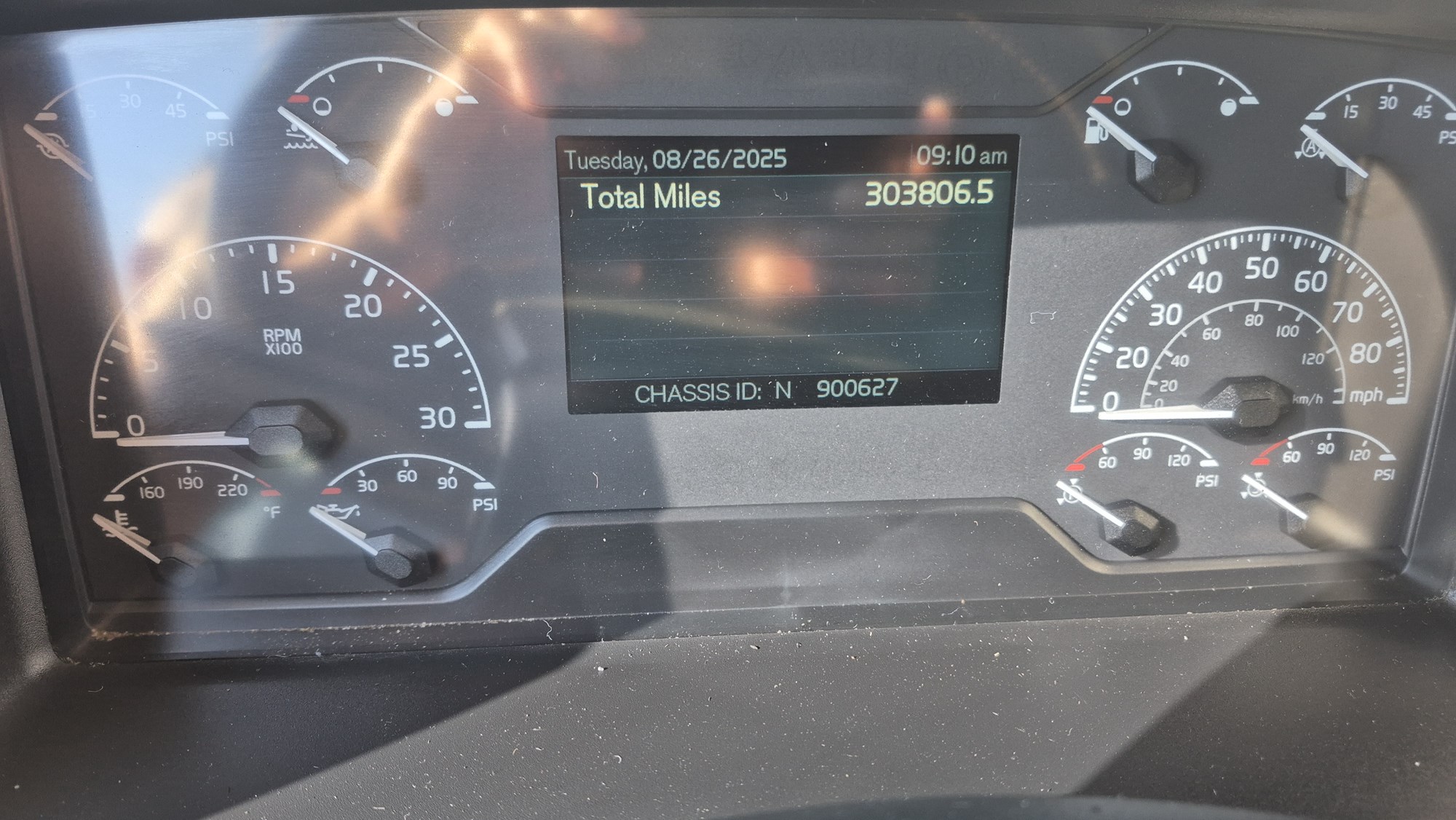 2019 VOLVO VNL64T740 VNL64 - image 6 of 6