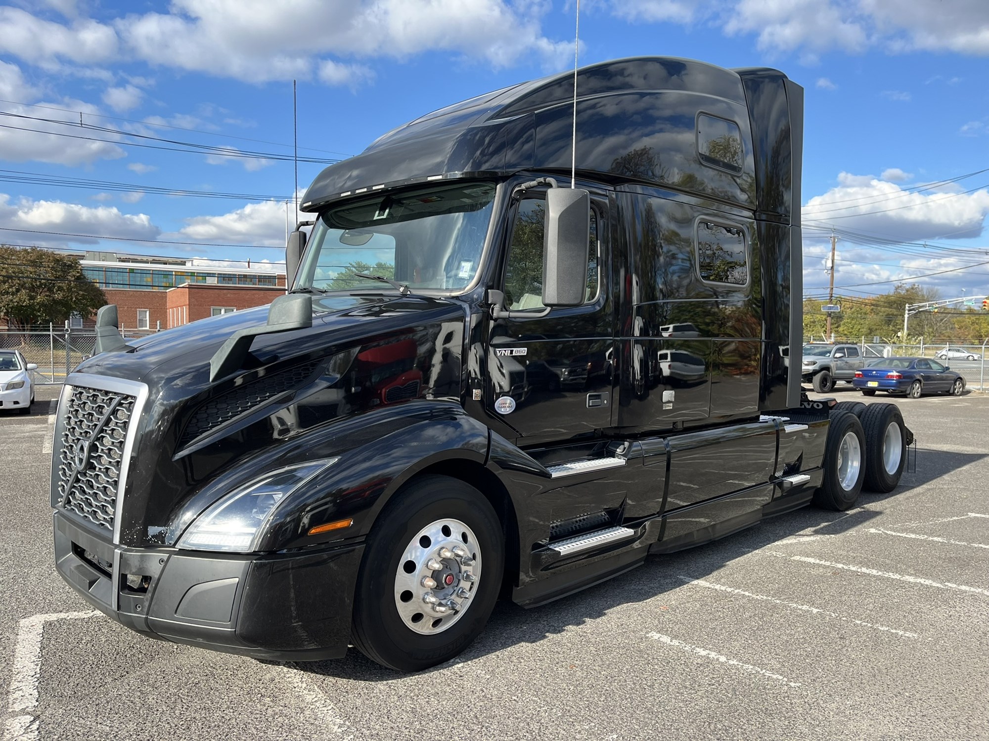 2022 VOLVO VNL 860 - image 1 of 6