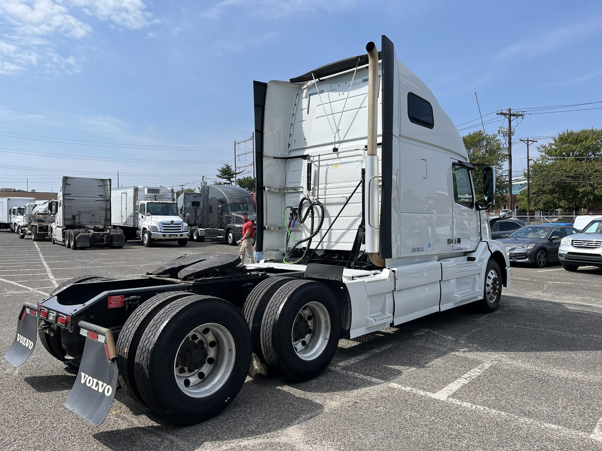 2018 VOLVO VNL64T670 - image 4 of 6